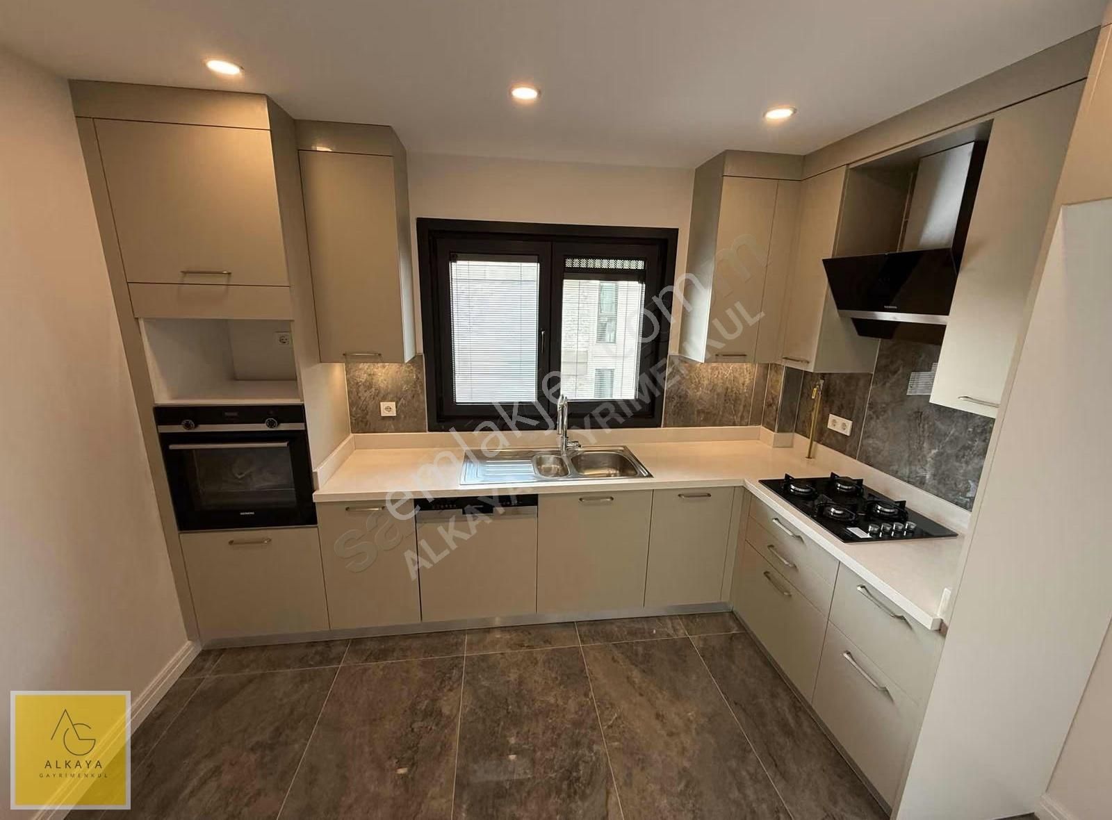 Suadiye Noter Sokak'ta Satılık 3+1 Balkonlu 105m² Net Daire - Görsel 31