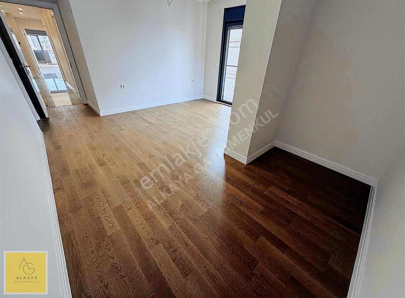 Suadiye Noter Sokak'ta Satılık 3+1 Balkonlu 105m² Net Daire - Görsel 33