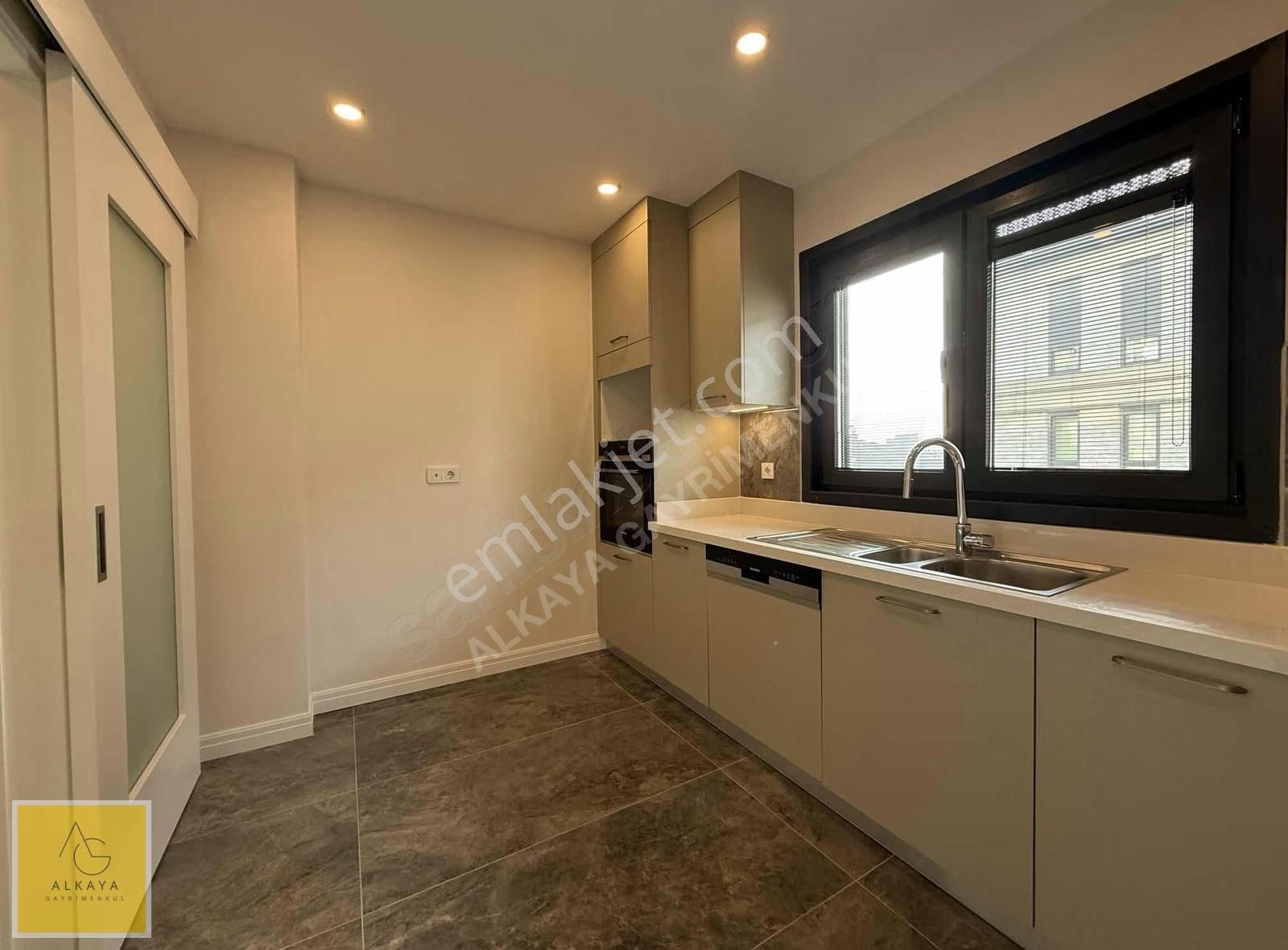 Suadiye Noter Sokak'ta Satılık 3+1 Balkonlu 105m² Net Daire - Görsel 9