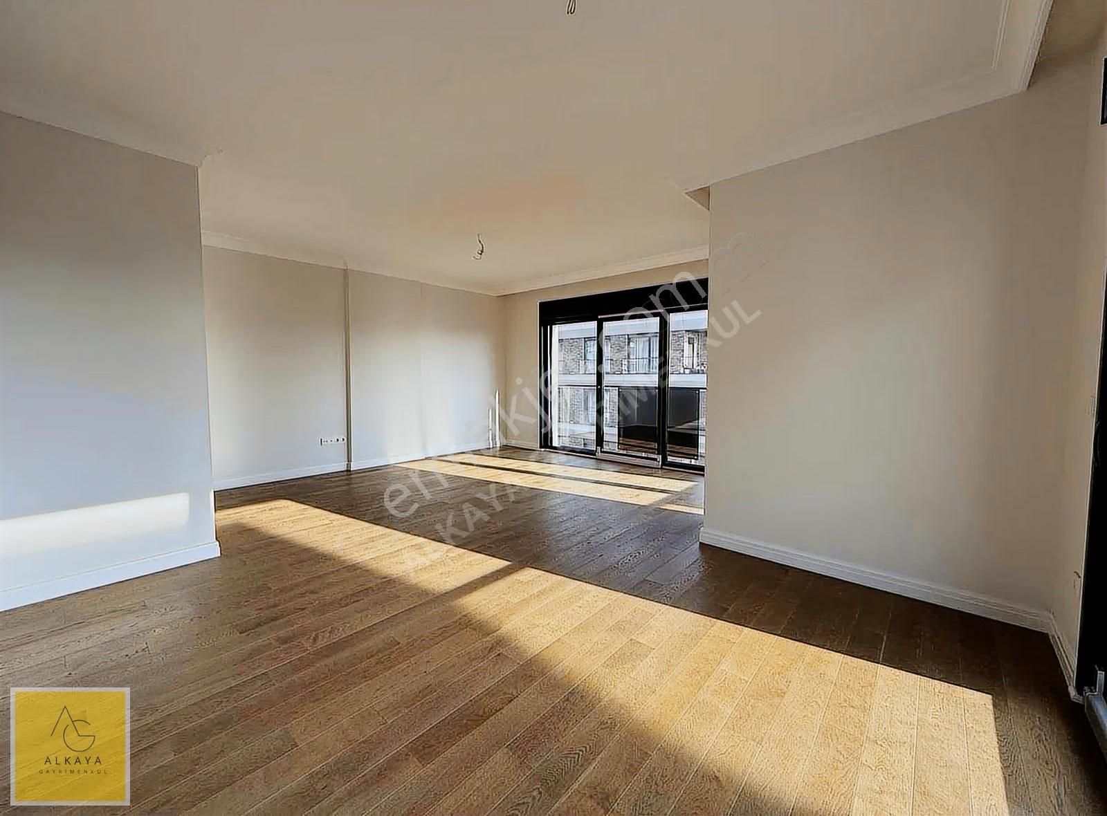 Suadiye Noter Sokak'ta Satılık 3+1 Balkonlu 105m² Net Daire - Görsel 17