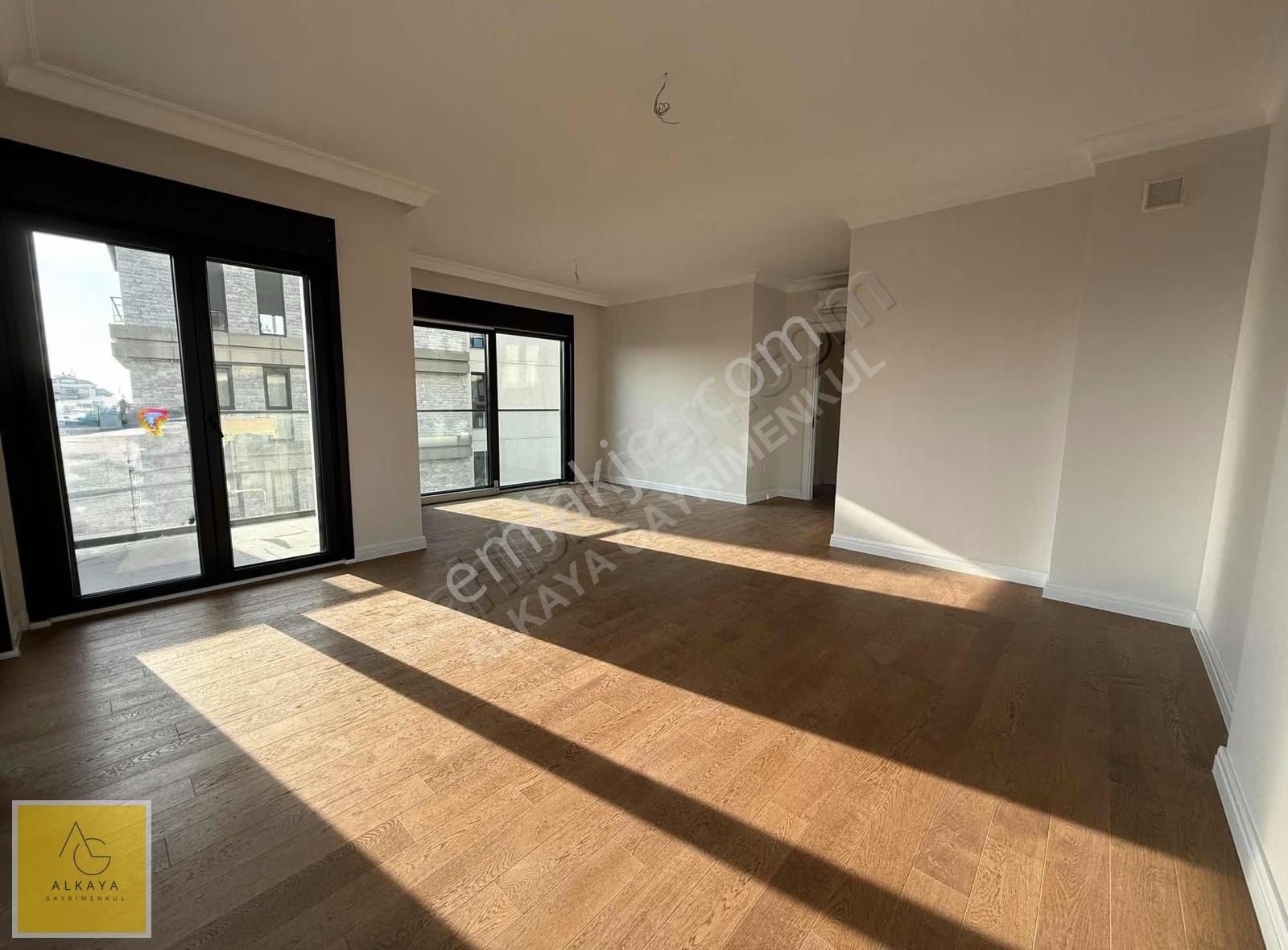 Suadiye Noter Sokak'ta Satılık 3+1 Balkonlu 105m² Net Daire - Görsel 29