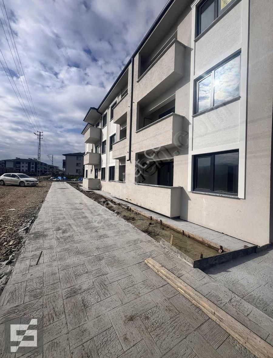 Sancak Emlaktan Yeni Mahallede Kiralık 1+1