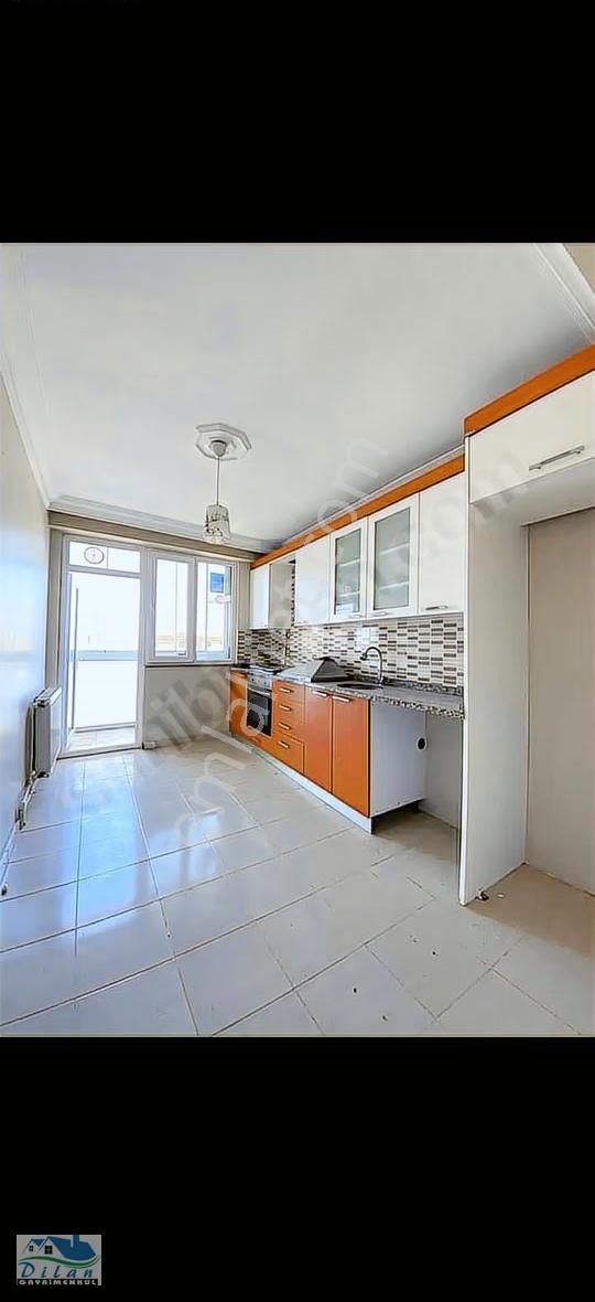 Aile Apartmanında Satılık Metrobüse Yakın Merkezi Konumda Acilll - Görsel 6
