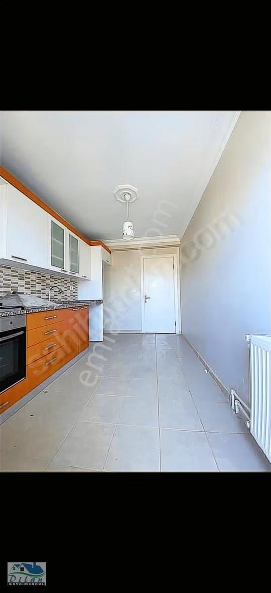 Aile Apartmanında Satılık Metrobüse Yakın Merkezi Konumda Acilll - Görsel 8