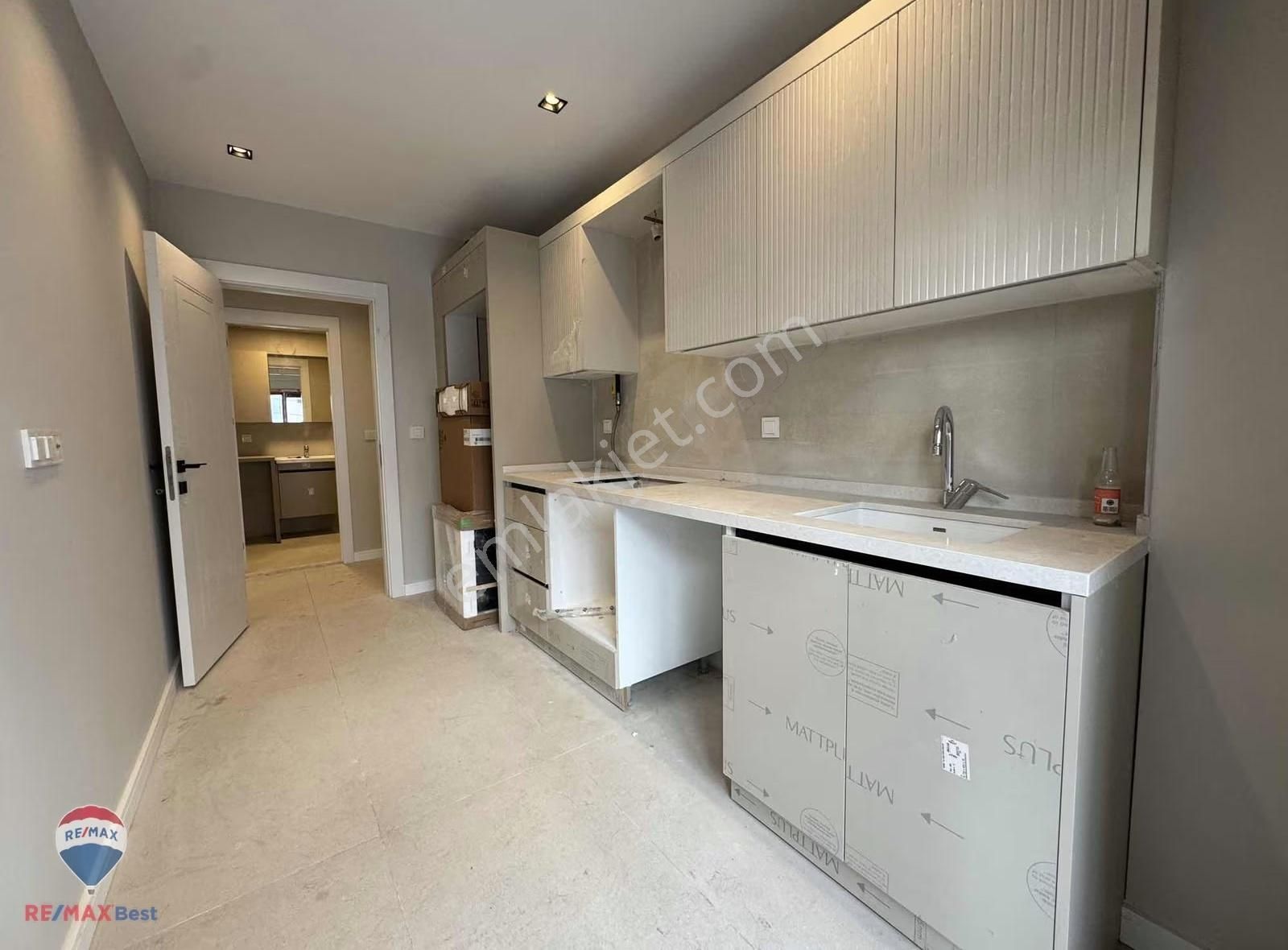 Hakan Büyük"ten Nergiz Çarşı İçi Ebeveyn Banyolu 2+1 Daire