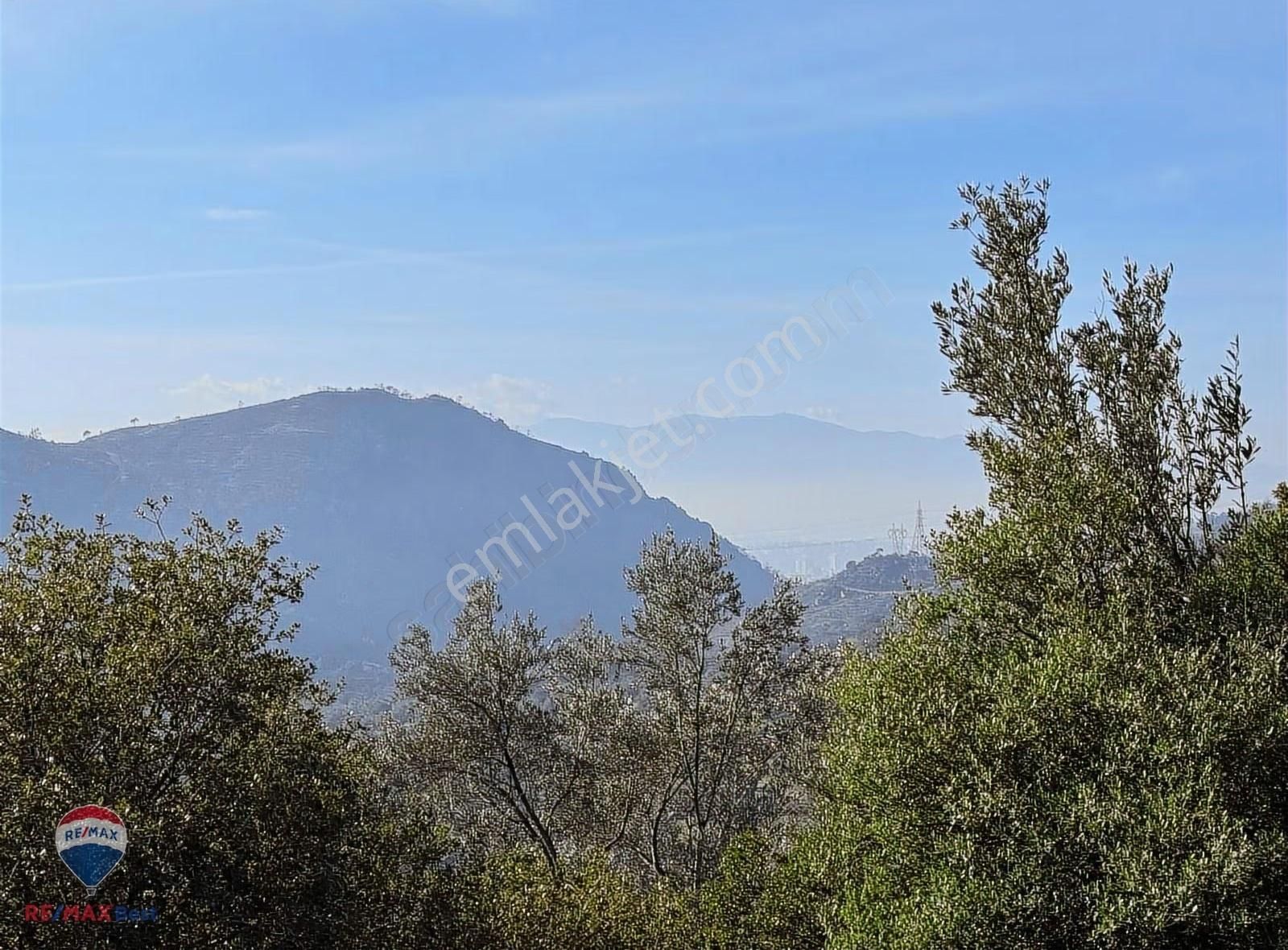 35 Remax Bestten Karşıyaka Yamanlarda Müstakil Tapulu Arazi