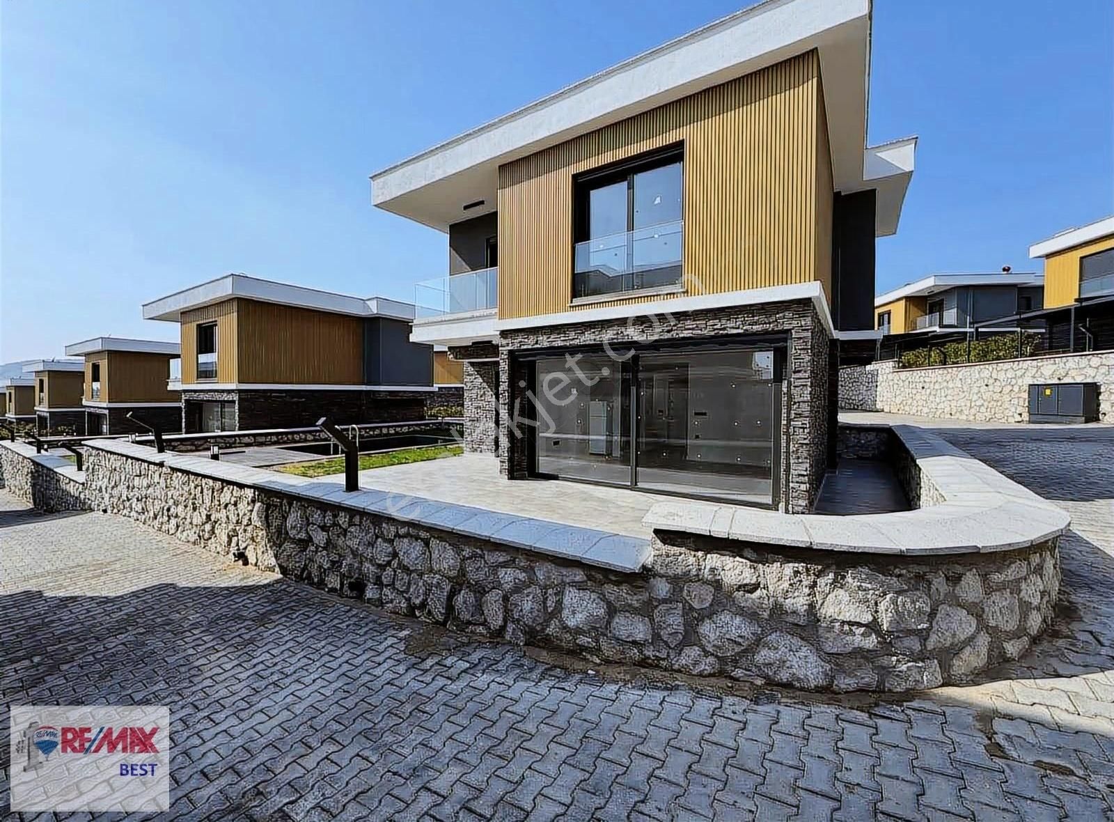 46 Re/max Metin Şimşek'ten Çandarlı'da Denize 150m 4+ 1kiralık - Görsel 6