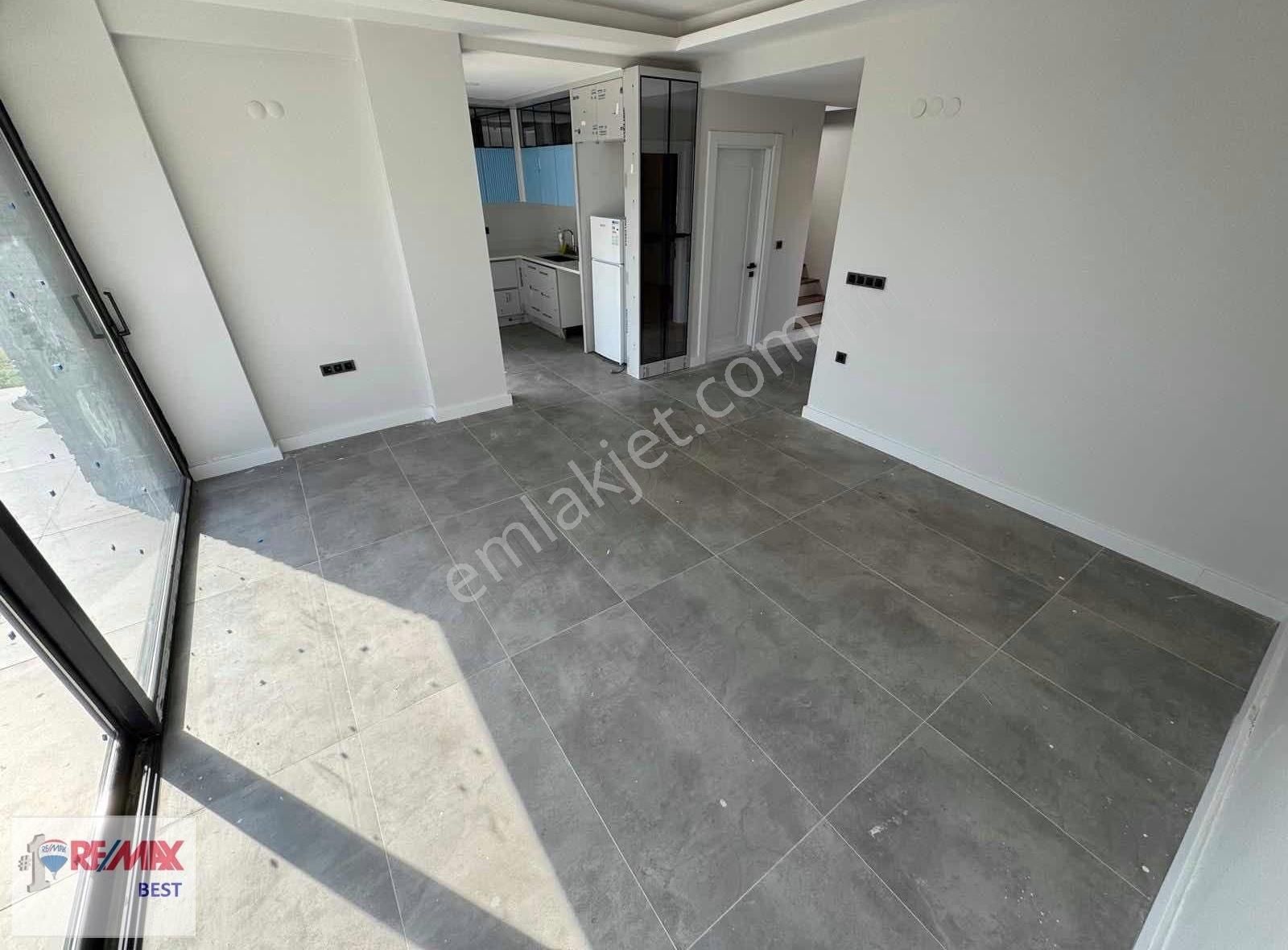 46 Re/max Metin Şimşek'ten Çandarlı'da Denize 150m 4+ 1kiralık - Görsel 5