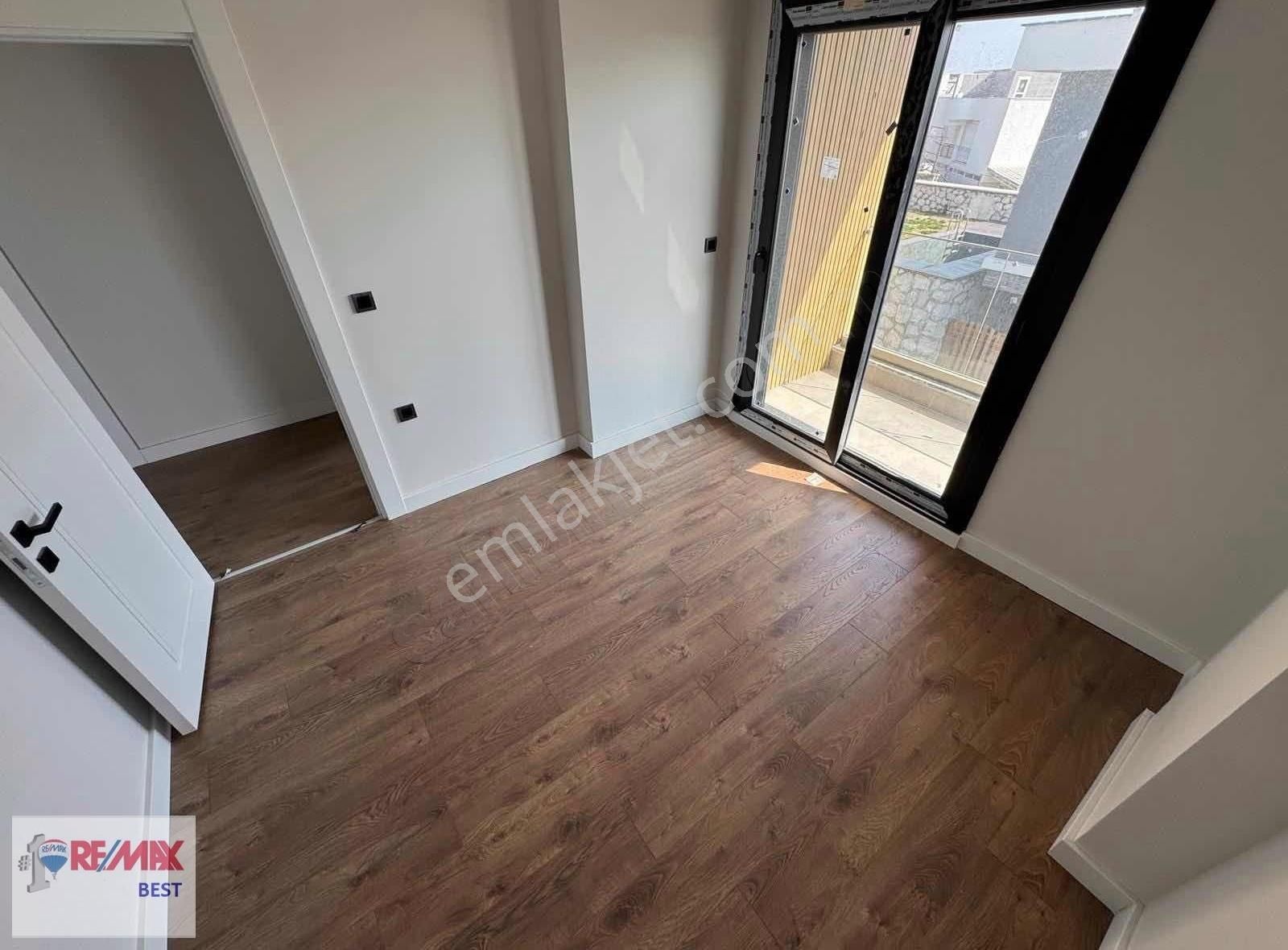 46 Re/max Metin Şimşek'ten Çandarlı'da Denize 150m 4+ 1kiralık - Görsel 16