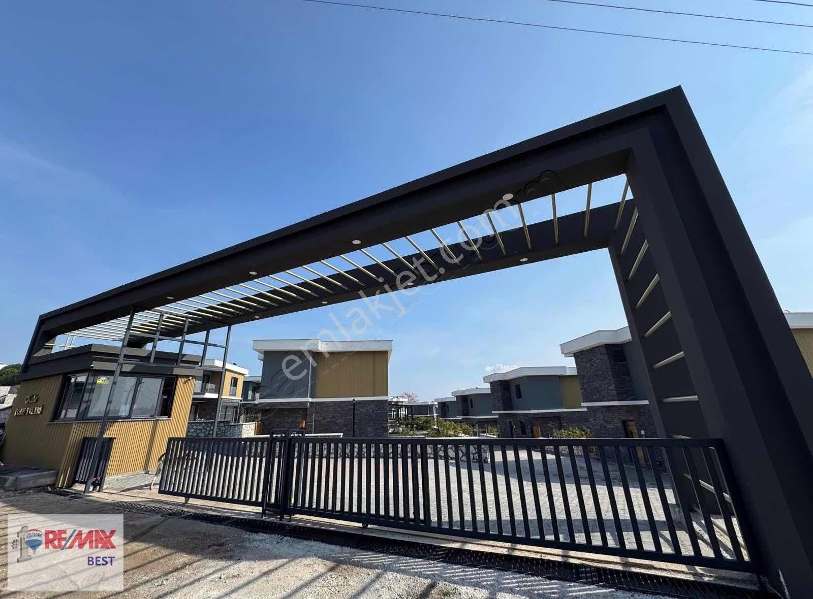 46 Re/max Metin Şimşek'ten Çandarlı'da Denize 150m 4+ 1kiralık - Görsel 9