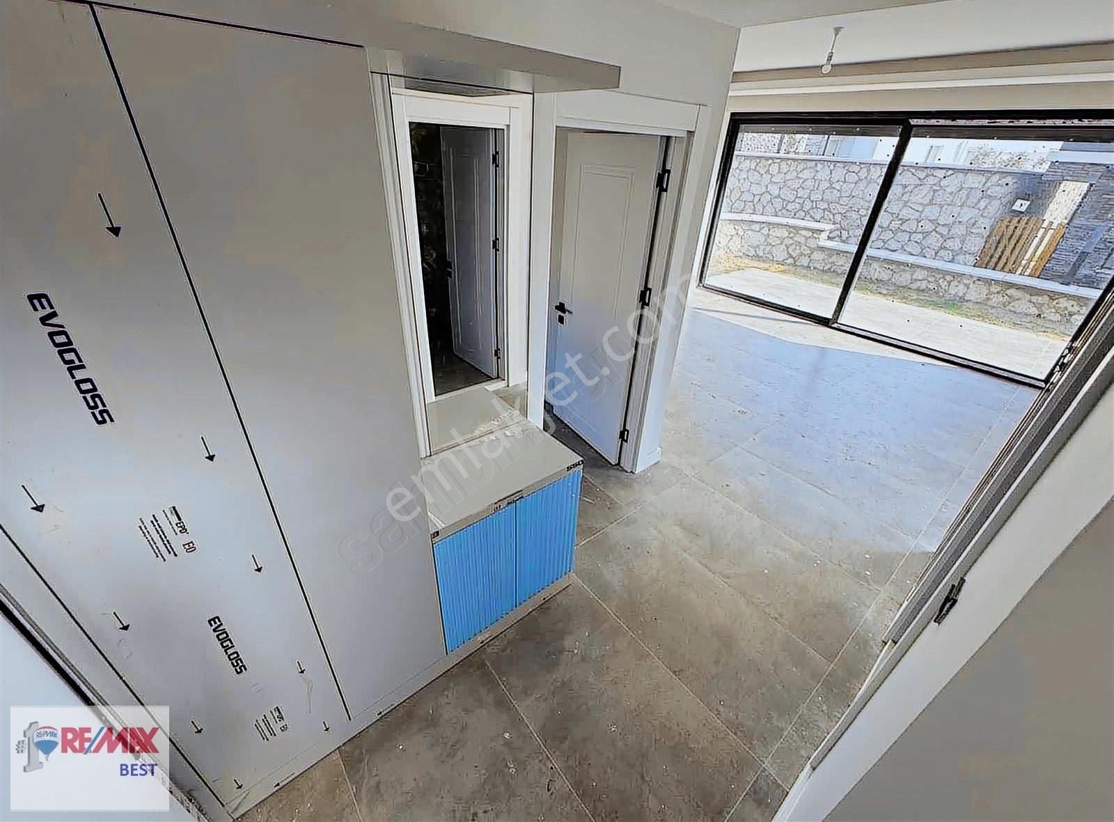 46 Re/max Metin Şimşek'ten Çandarlı'da Denize 150m 4+ 1kiralık - Görsel 3