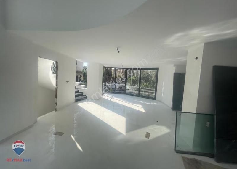 8 Mezıtlı'de Kıracılı Satılık Dükkan - Görsel 8