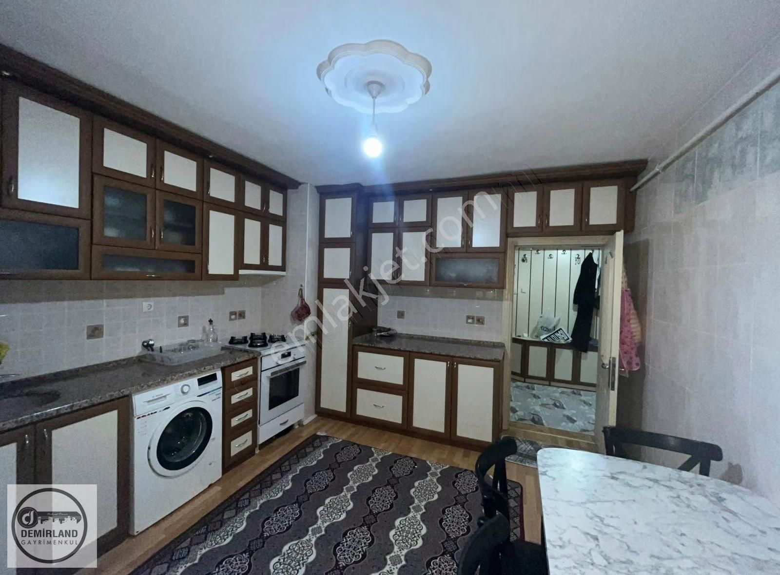 Demirland'dan Satılık Menderes Caddesi'nde 2+1 Daire - Görsel 19