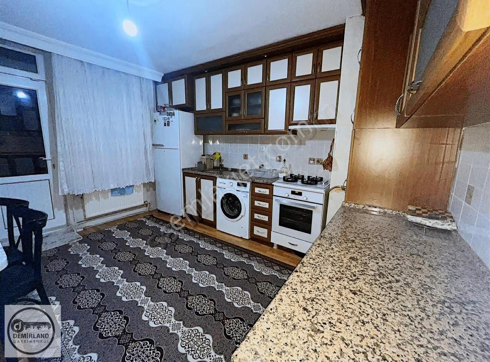 Demirland'dan Satılık Menderes Caddesi'nde 2+1 Daire - Görsel 11