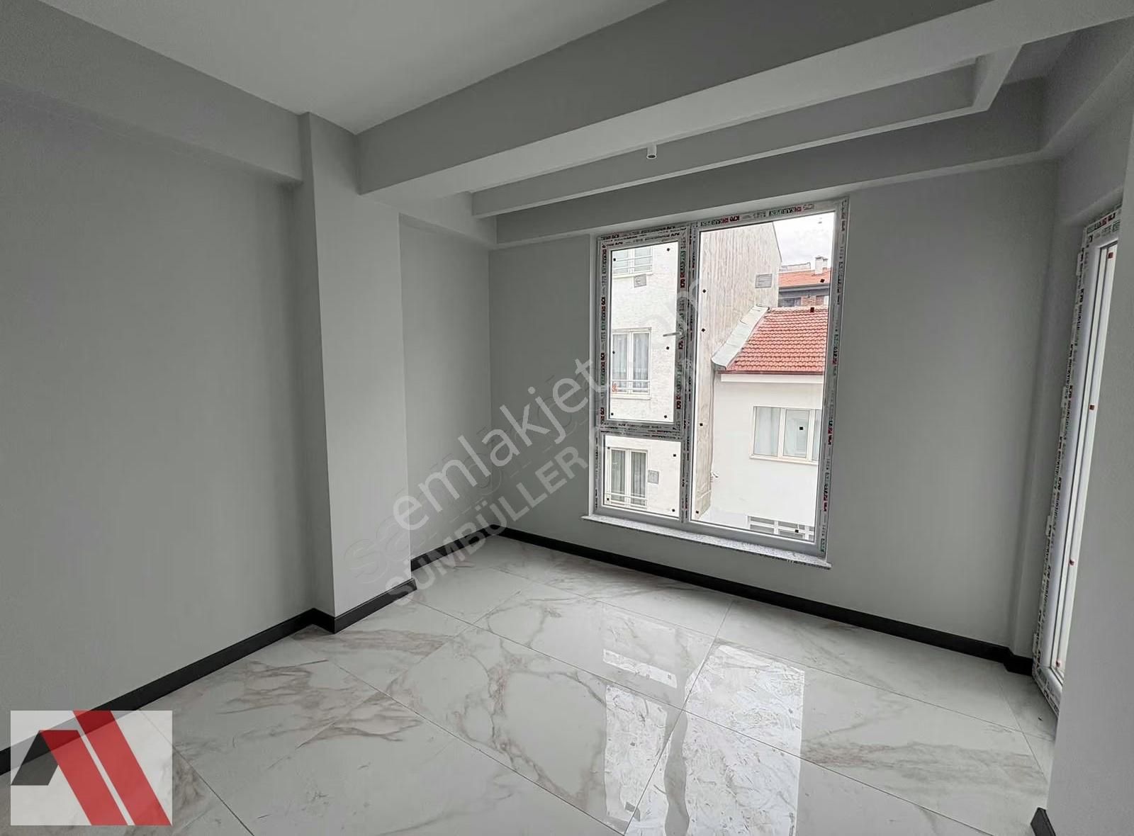 Sümbüller'den Eğitimciler Cad. Dibinde Balkonlu Arakat 1+1 Daire - Görsel 10