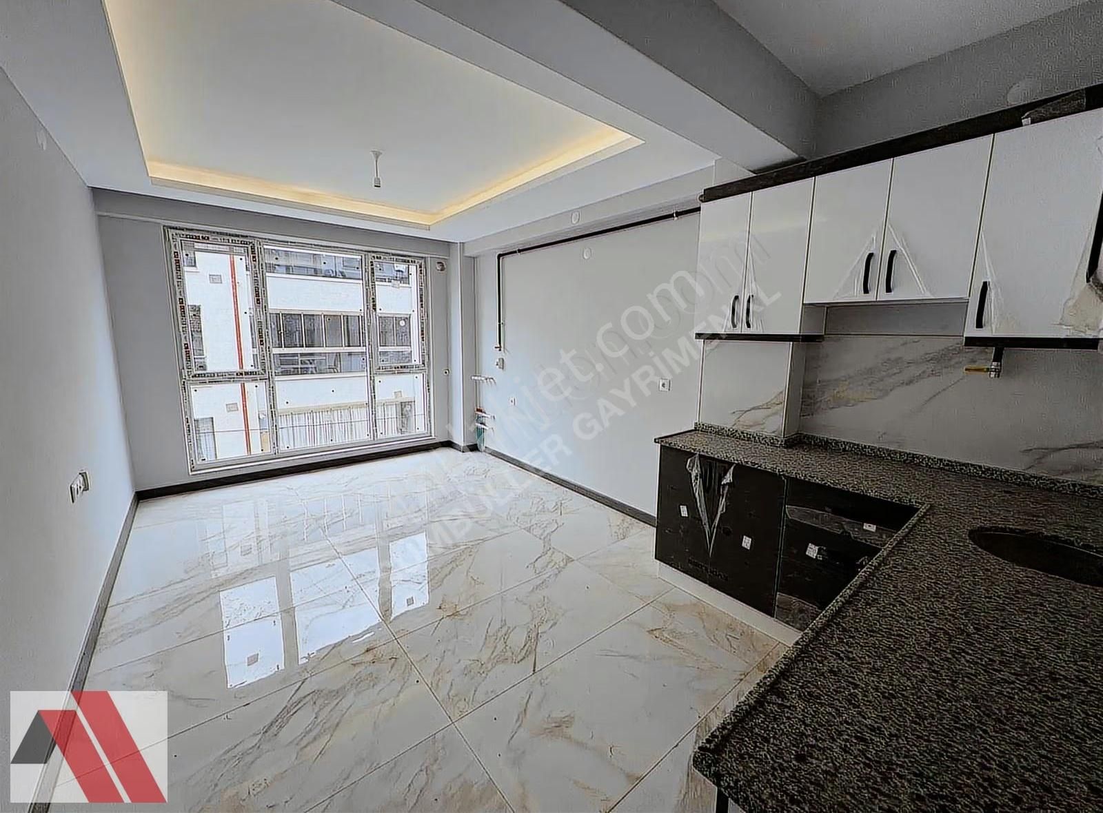 Sümbüller'den Eğitimciler Cad. Dibinde Balkonlu Arakat 1+1 Daire