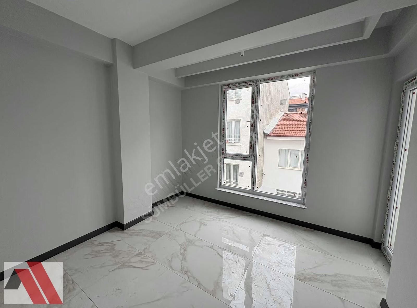 Sümbüller'den Eğitimciler Cad. Dibinde Balkonlu Arakat 1+1 Daire - Görsel 7