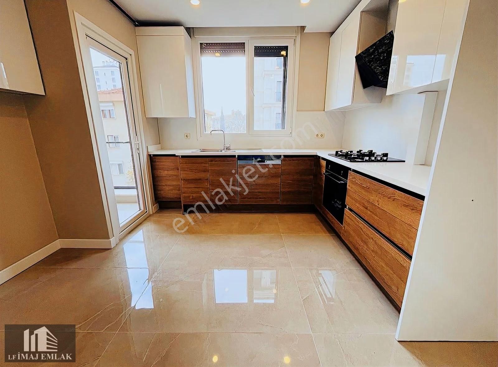Lf İmaj Bostancı Sahilde Marmaray Yakın Geniş 3+1 Balkon Ebeveyn