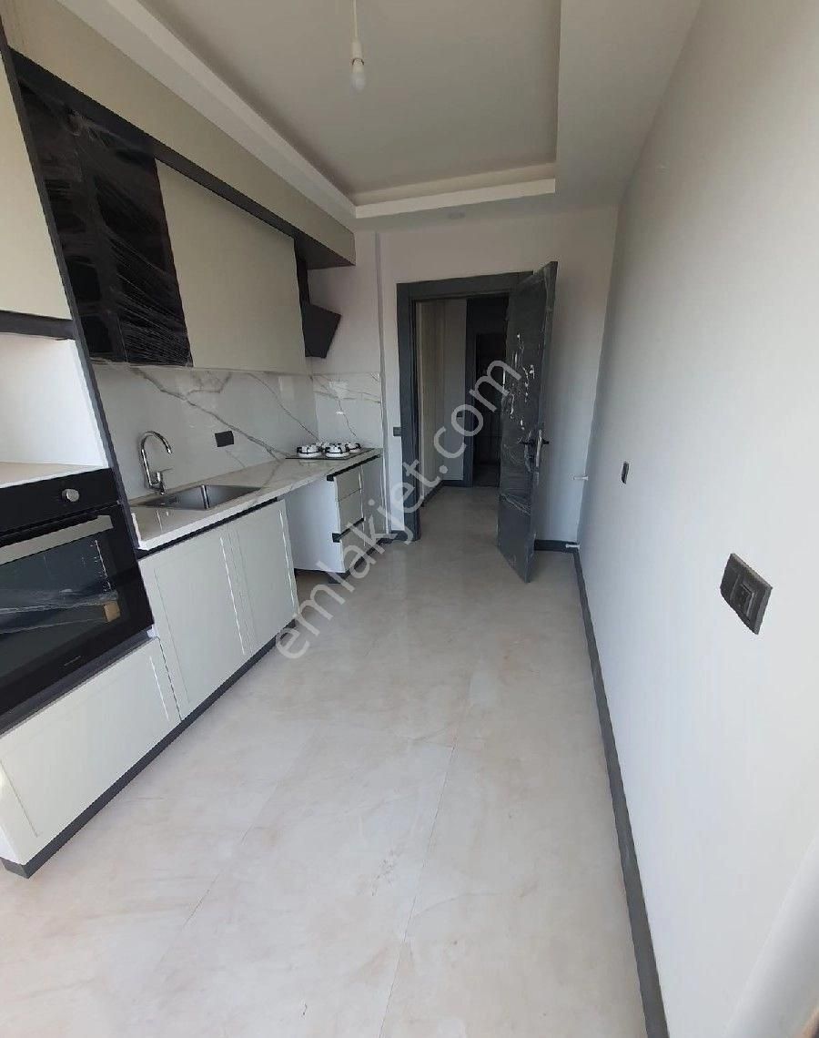 Demirel Mahallesi'nde Satılık Havuzlu Ara Kat 2+1