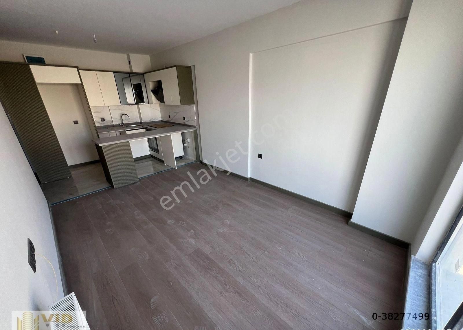 Cumhuriyet Mahallesi Ara Kat İskanlı 1+1 Satılık Daire - Görsel 12