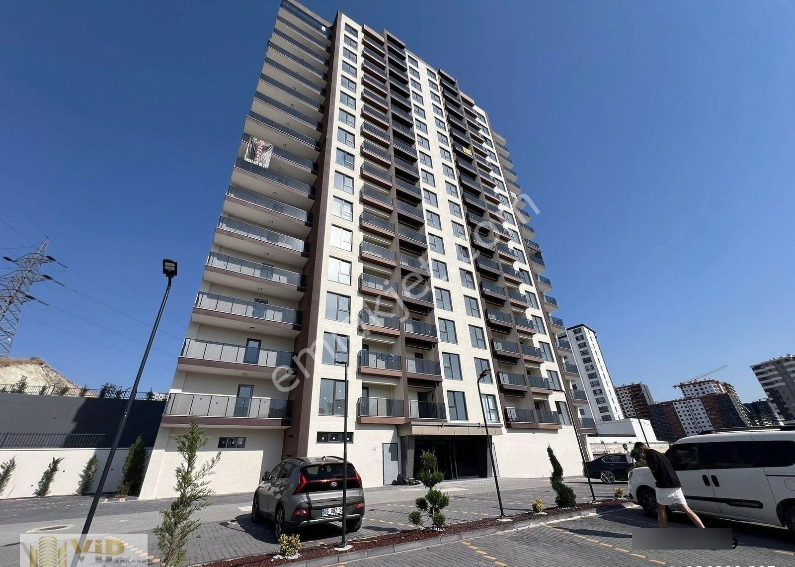 Cumhuriyet Mahallesi Ara Kat İskanlı 1+1 Satılık Daire