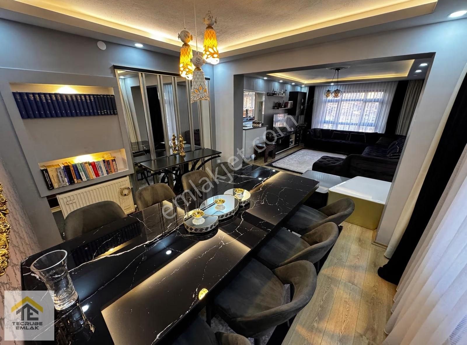 İncirli Merkez'de Ultra Lüks 5+1 Manzaralı Emsalsiz Dubleks