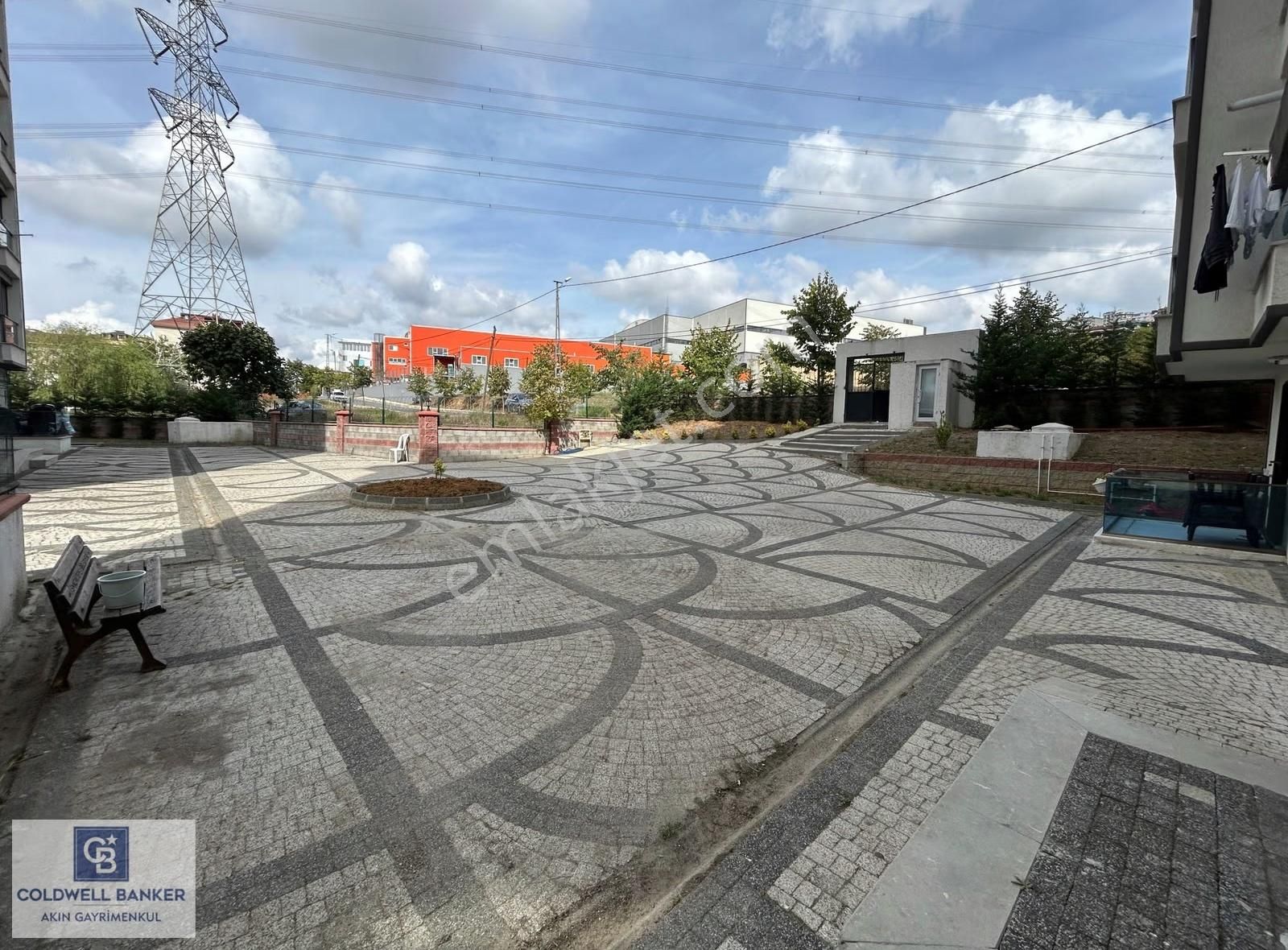 Sancaktepe Yenidoğan Da Site İçerisinde Kiralık Geniş 1+1 Daire