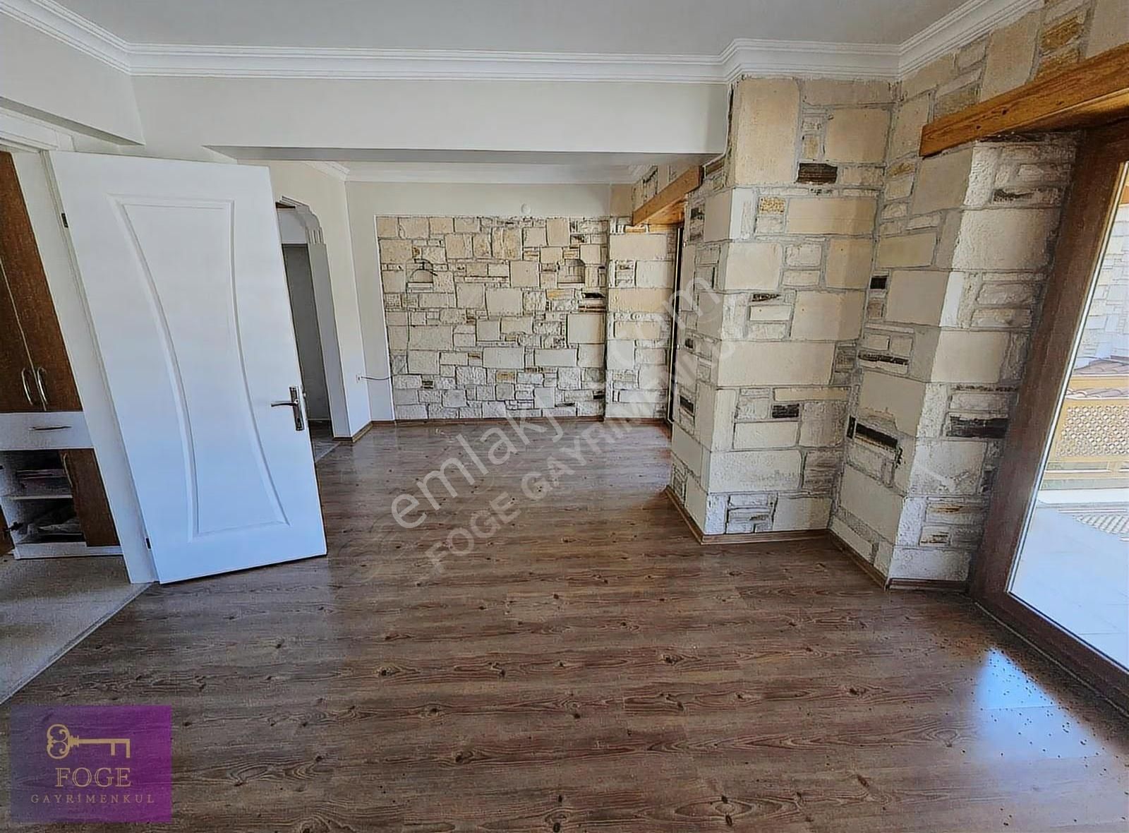 Foça'da Dört Katlı Deniz Manzaralı Geniş Bahçeli Forleks Villa - Görsel 23