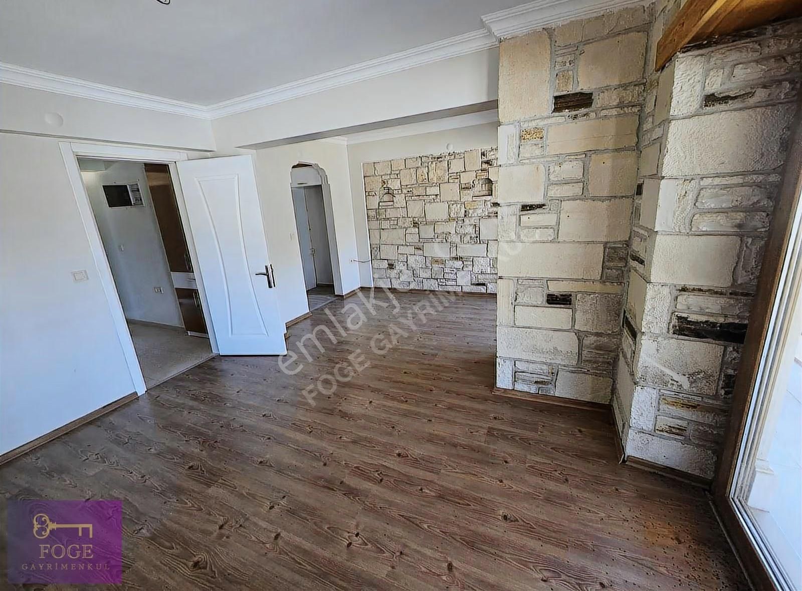 Foça'da Dört Katlı Deniz Manzaralı Geniş Bahçeli Forleks Villa - Görsel 5