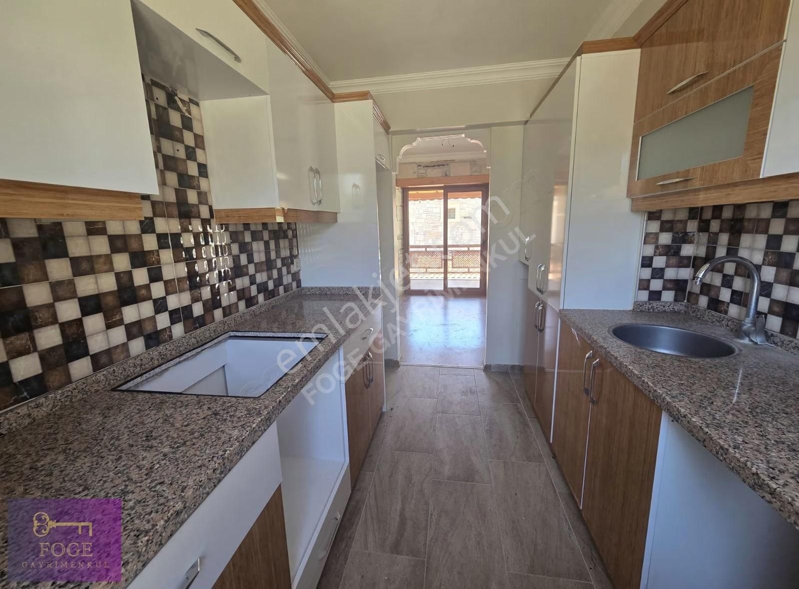 Foça'da Dört Katlı Deniz Manzaralı Geniş Bahçeli Forleks Villa - Görsel 22