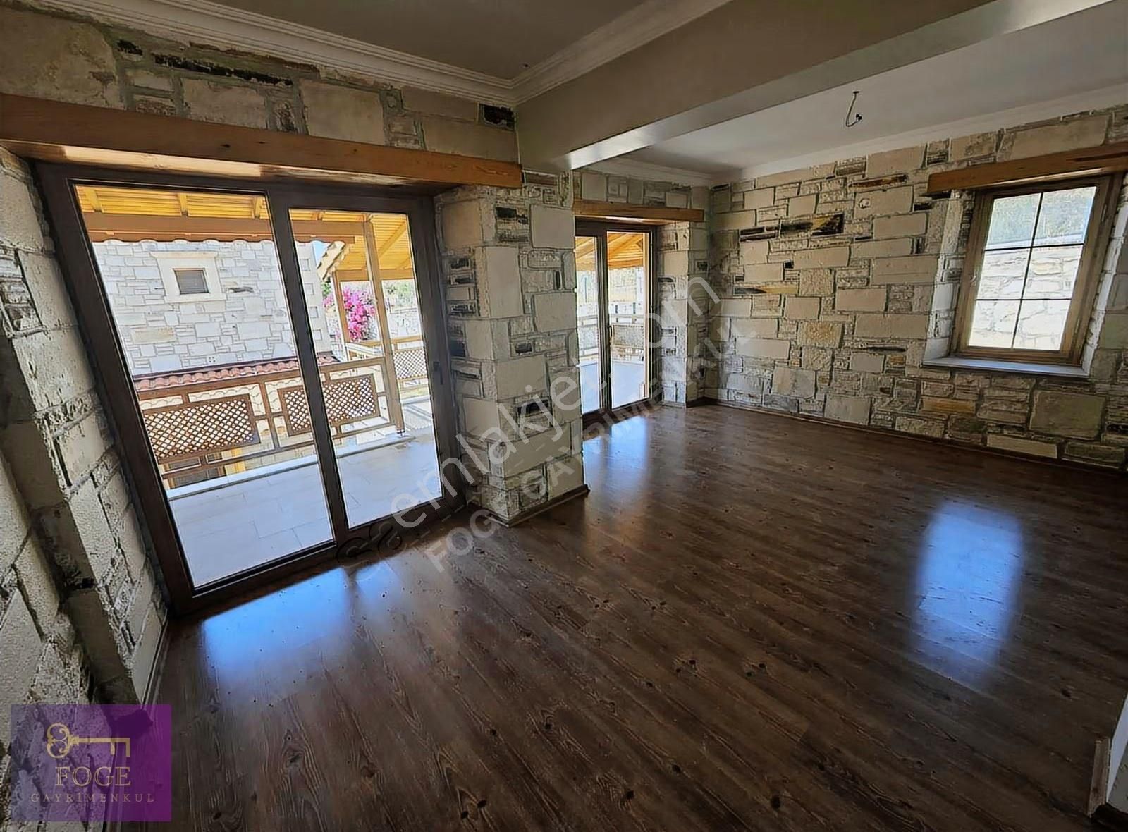 Foça'da Dört Katlı Deniz Manzaralı Geniş Bahçeli Forleks Villa - Görsel 29