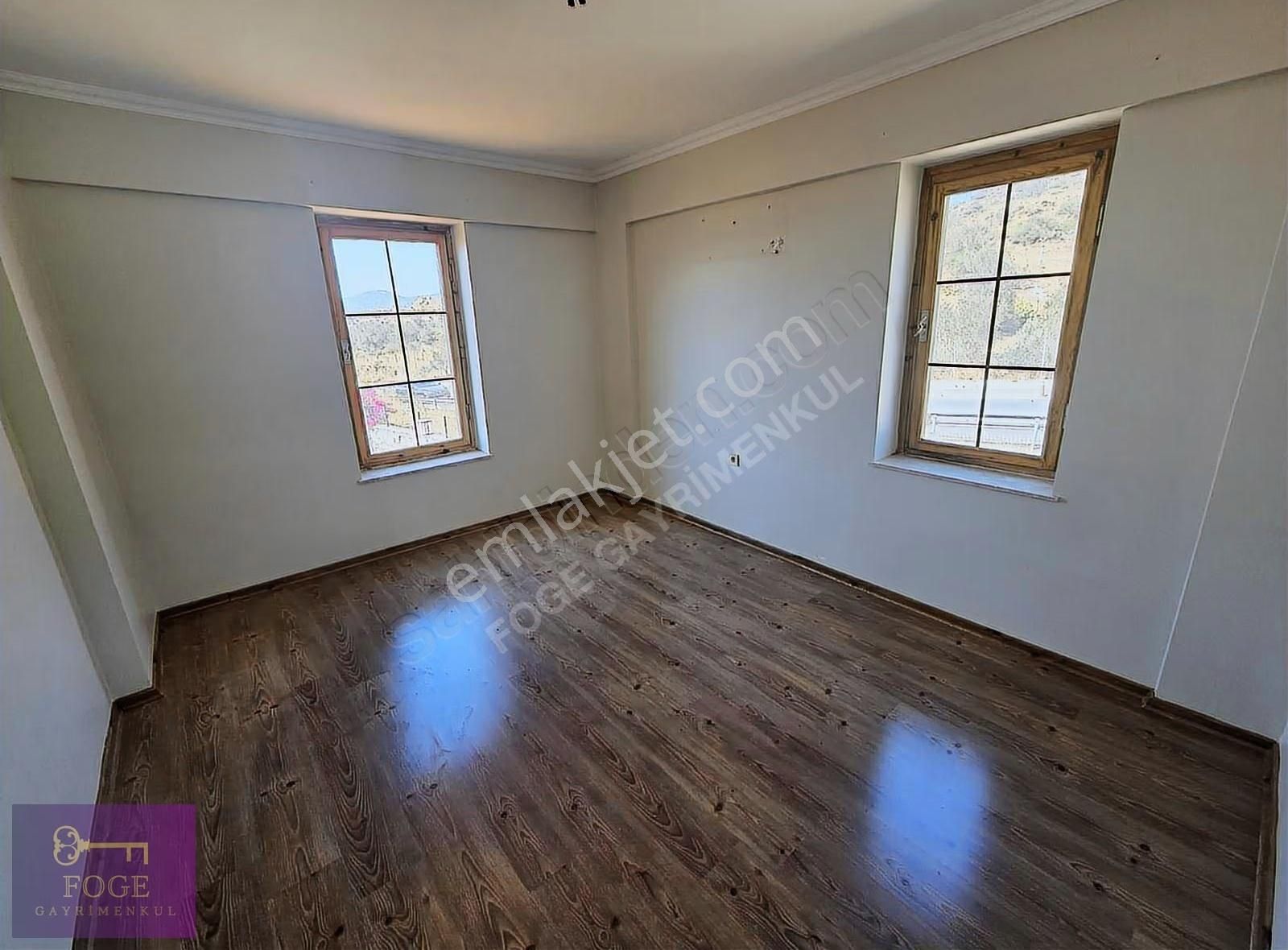 Foça'da Dört Katlı Deniz Manzaralı Geniş Bahçeli Forleks Villa - Görsel 7