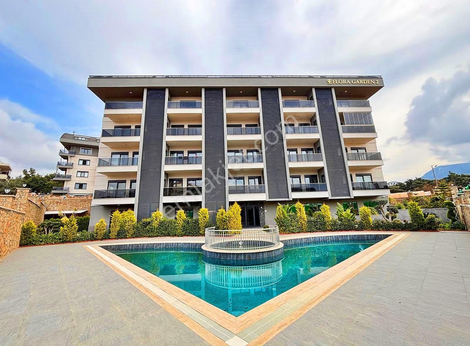 Alanya Oba'da Satılık 3 +1 Sıfır Bahçe Dubleks Daire Özel Bahçe