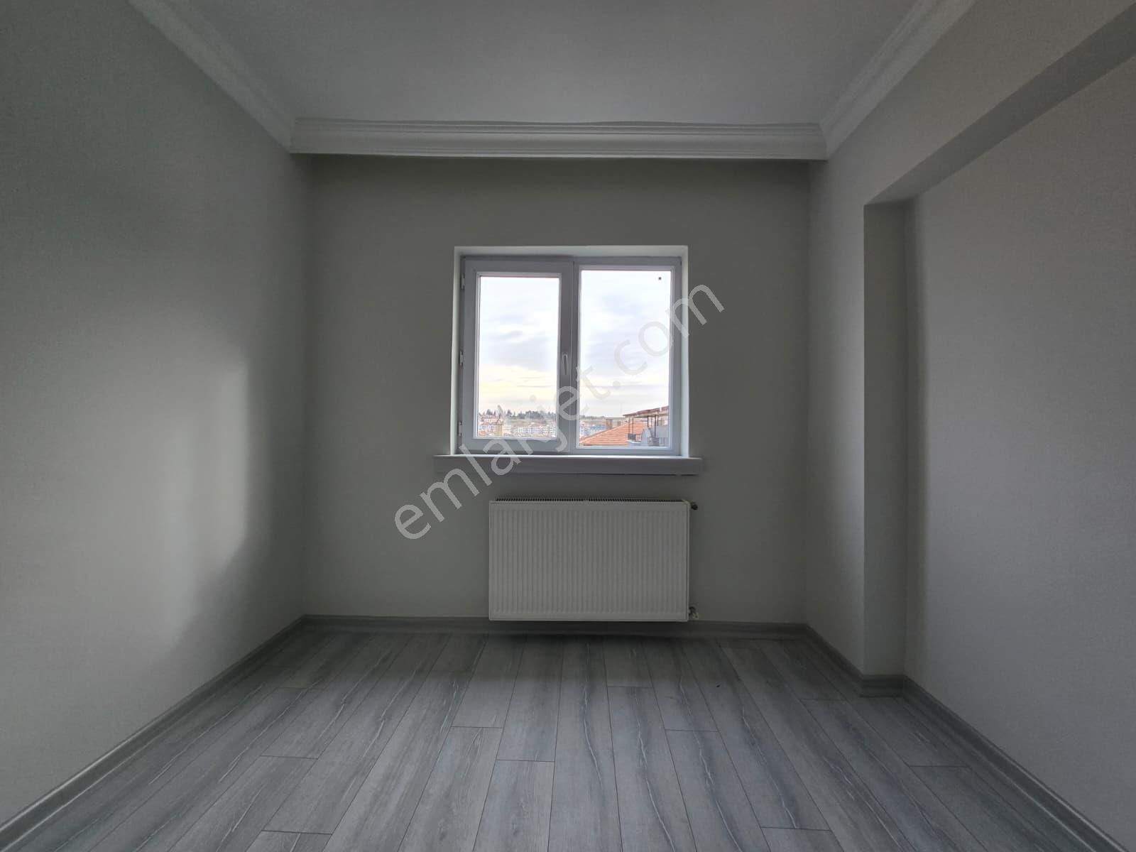 30 Ağustos Mah Satılık 3+1 Kilerli Full Yapılı Arakat Ön Cephe Daire - Görsel 31