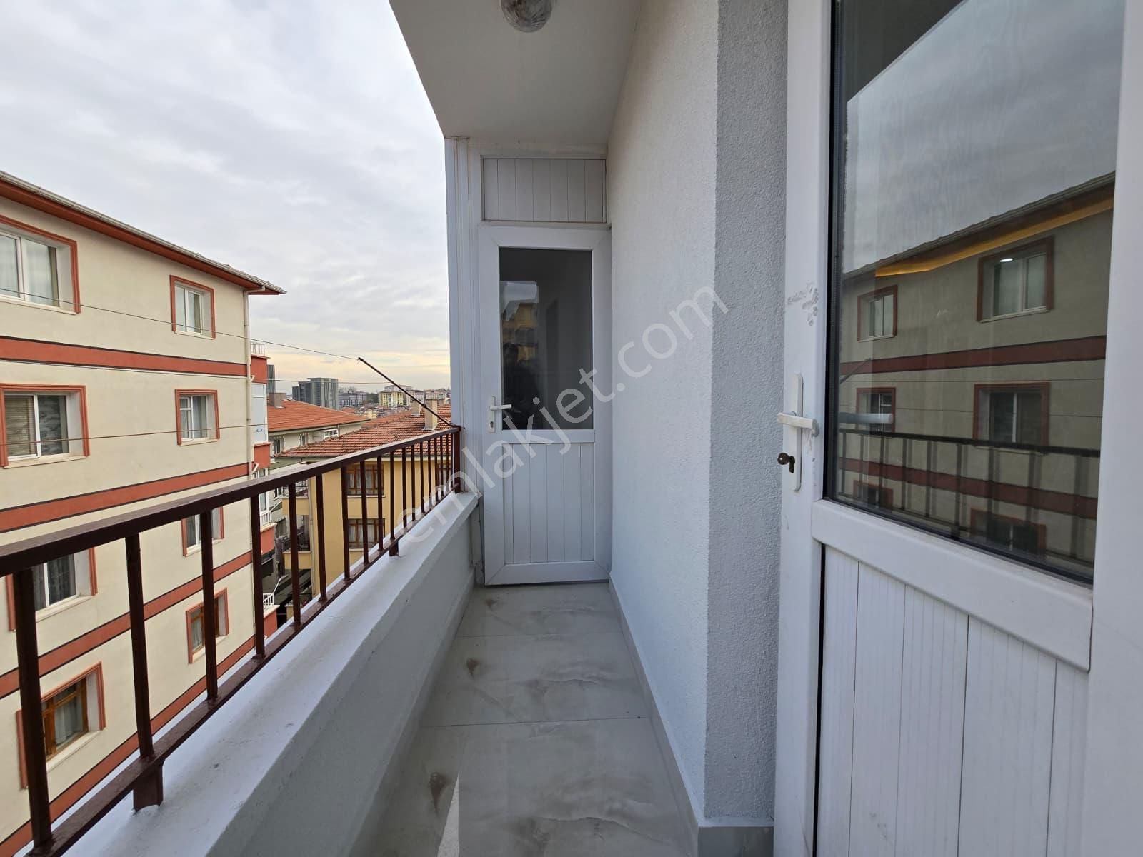 30 Ağustos Mah Satılık 3+1 Kilerli Full Yapılı Arakat Ön Cephe Daire - Görsel 15