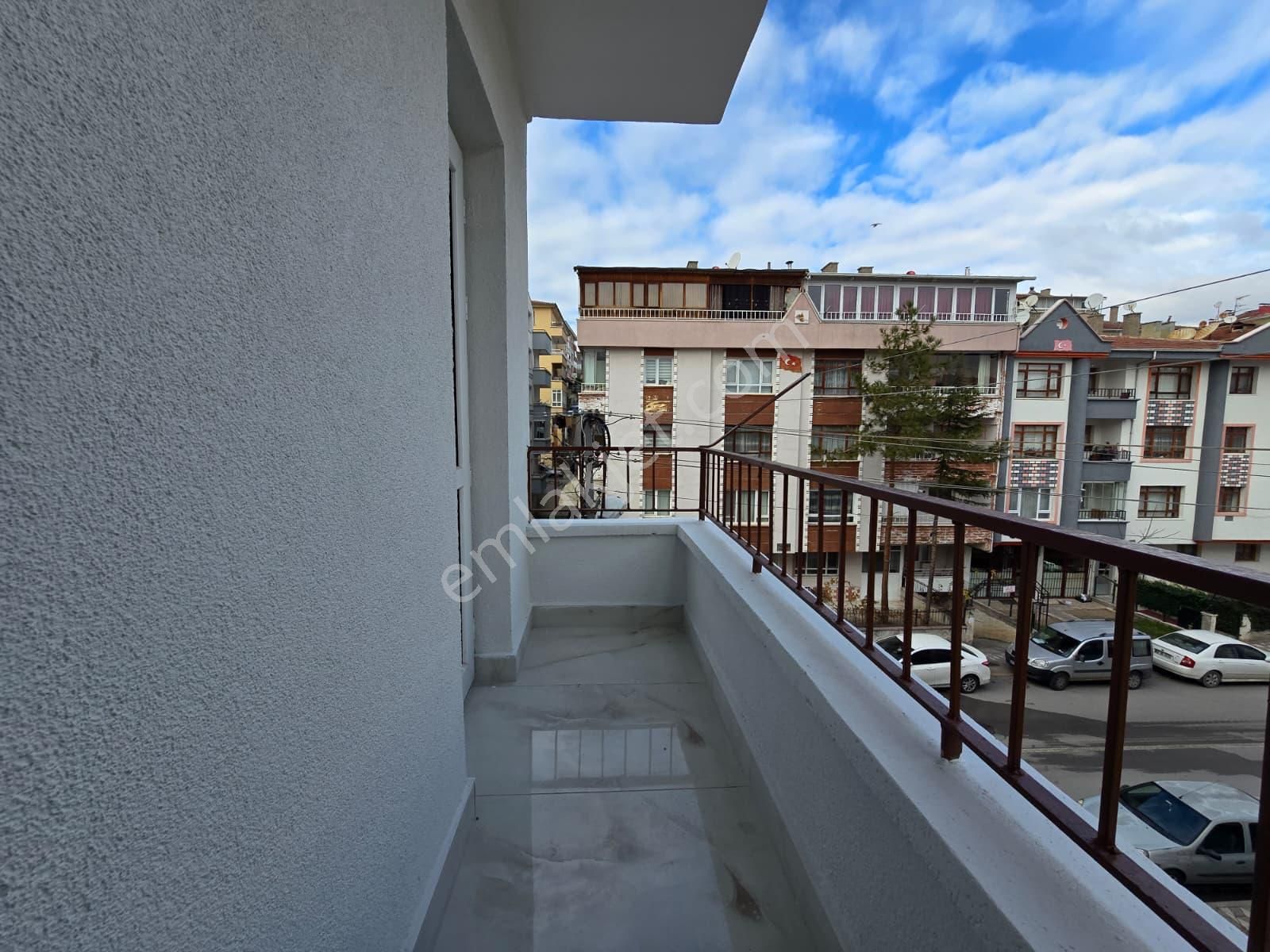 30 Ağustos Mah Satılık 3+1 Kilerli Full Yapılı Arakat Ön Cephe Daire - Görsel 16