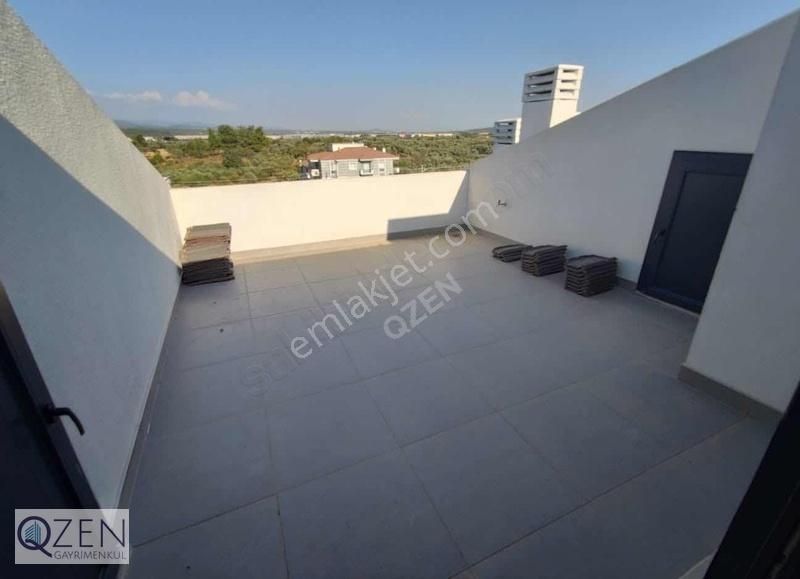 Qzen'den Görecede Bağımsız Bahçeli 262 M2 4+1 Geniş Triblex