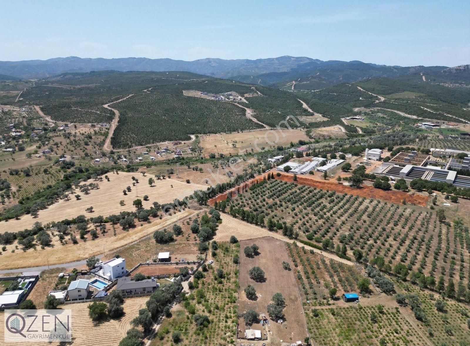 Qzen'den Görece De Köye Yakın Tek Tapu 1.081 M2 Tarla