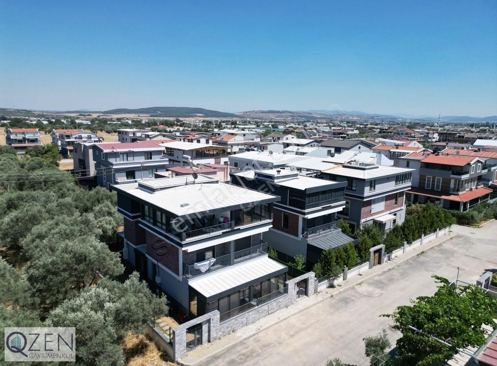 Qzen'den Pazar Yeri Arkasında 200 M² Bağımsız Bahçeli Triblex - Görsel 28