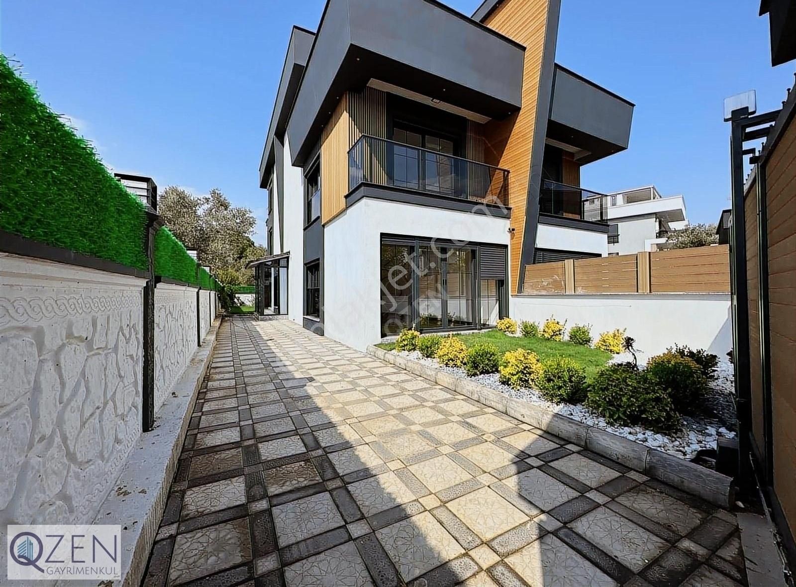 Q'zen Den Kemalpaşa Mahallesinde Geniş Lüks Sıfır 4+1 Villa - Görsel 24