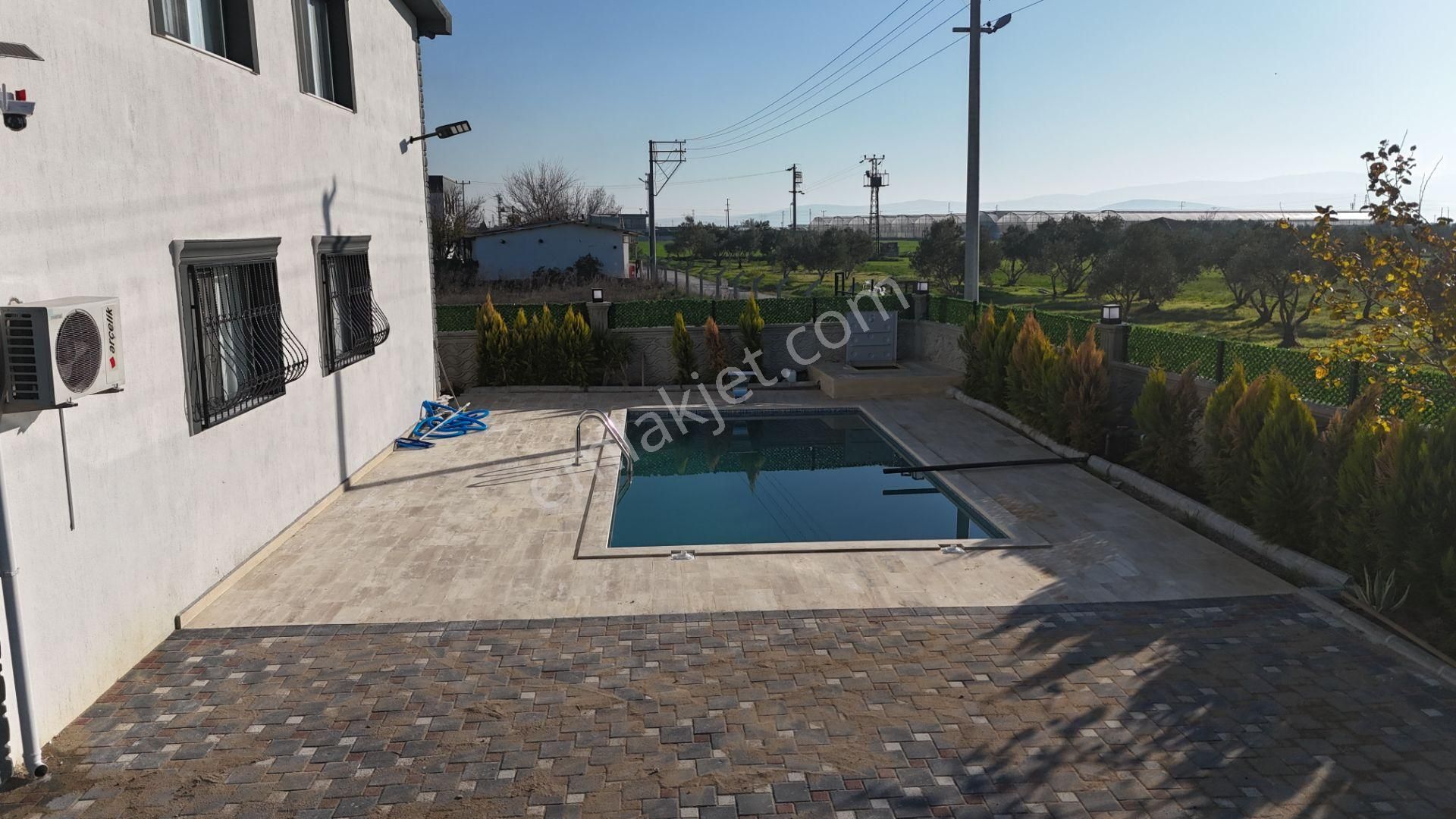 İzmir Menderes Tekelide 7 Dönüm Arsa 3+1 Ev Elektrik Su Kiralık Çiftlik