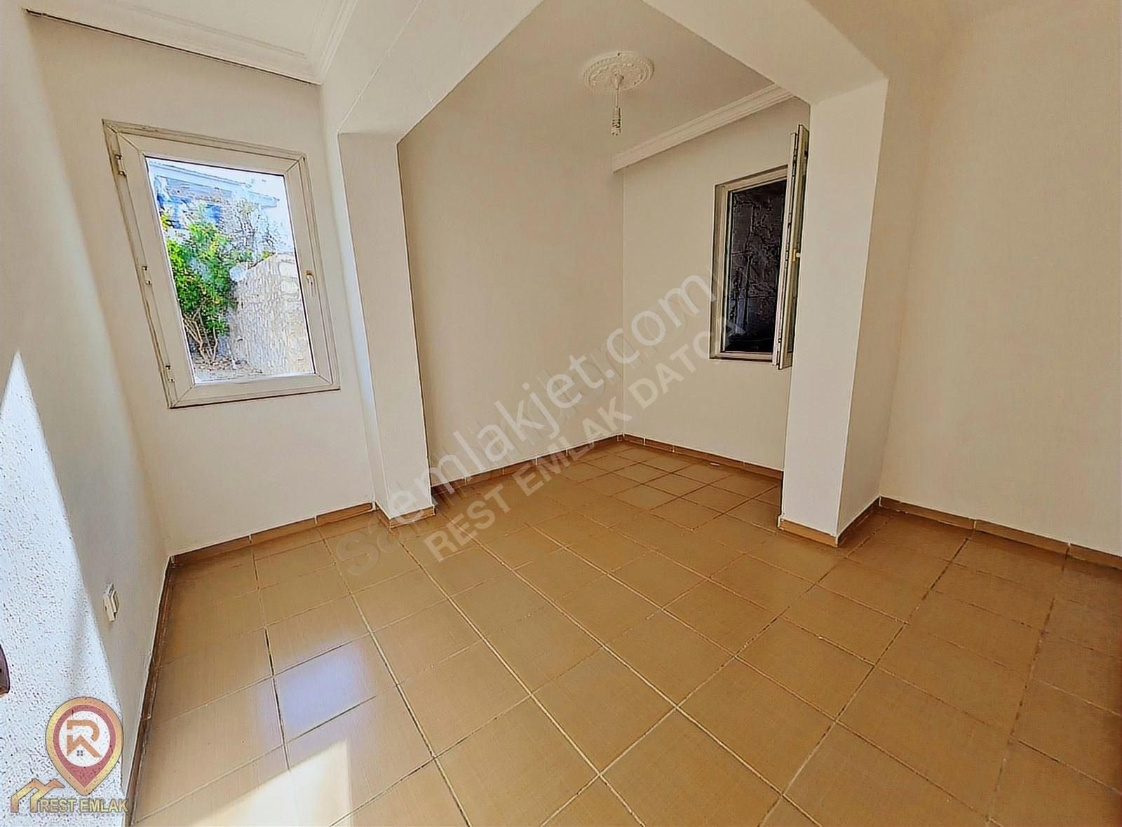 Rest Emlak- Merkezi Konumda 2+1 Ve 3+1 Bahçeli Tripleks Bina - Görsel 5