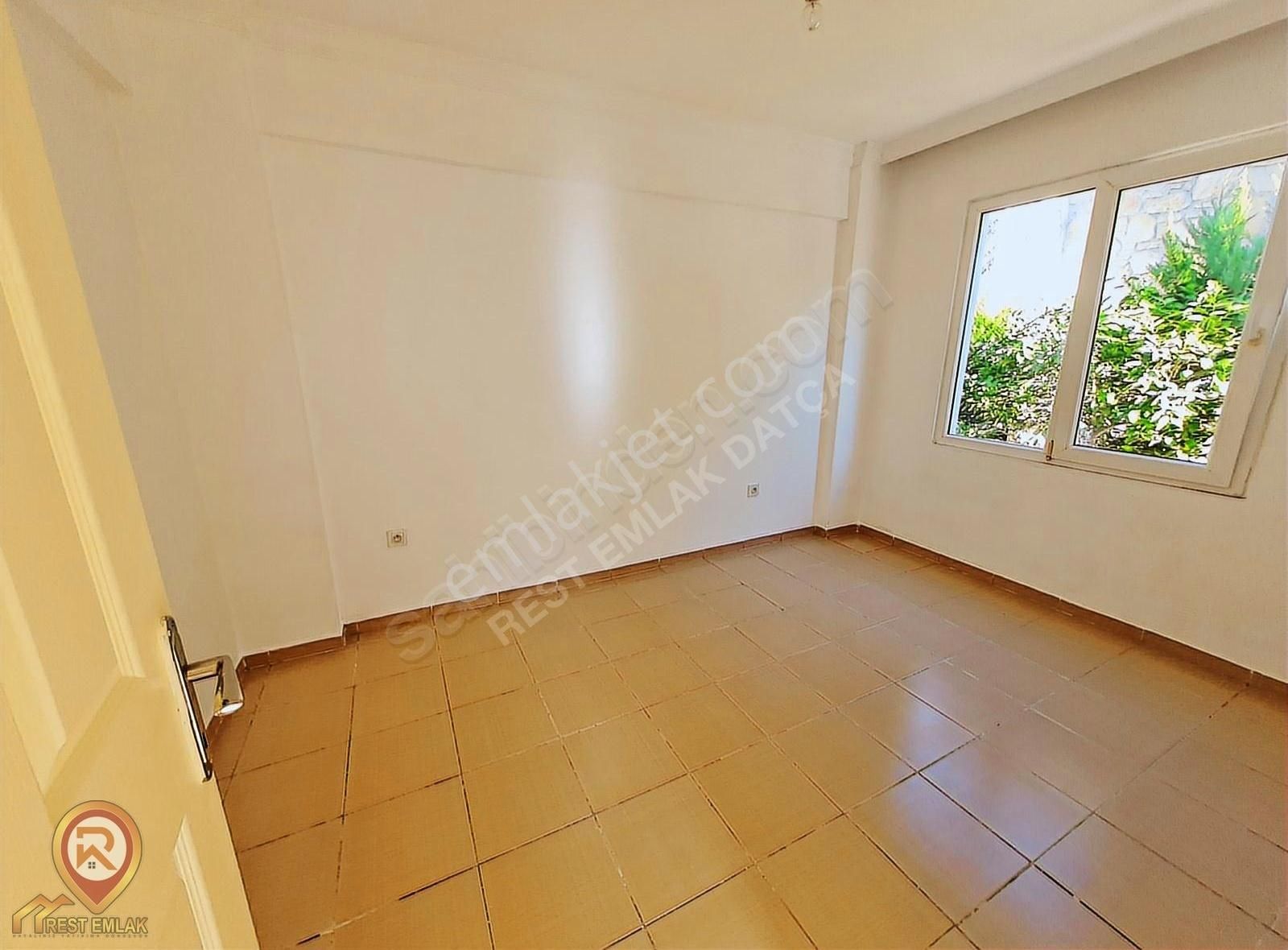 Rest Emlak- Merkezi Konumda 2+1 Ve 3+1 Bahçeli Tripleks Bina - Görsel 2