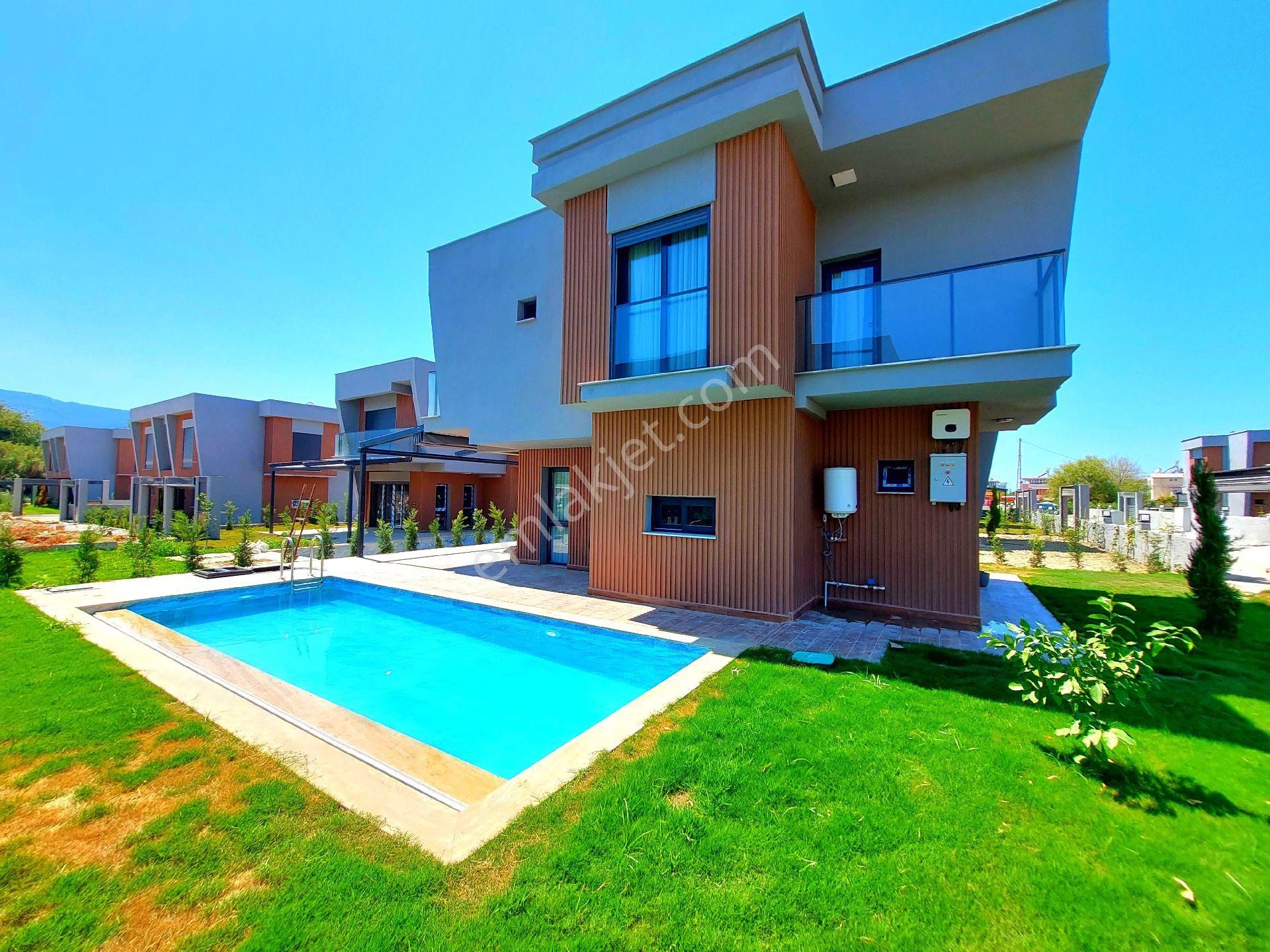 Ata Emlak'tan Plaja Ve Alış-veriş Mağ.yakın Özel Havuzlu Tek Müstakil Bahçeli Sıfır Villa - Görsel 2