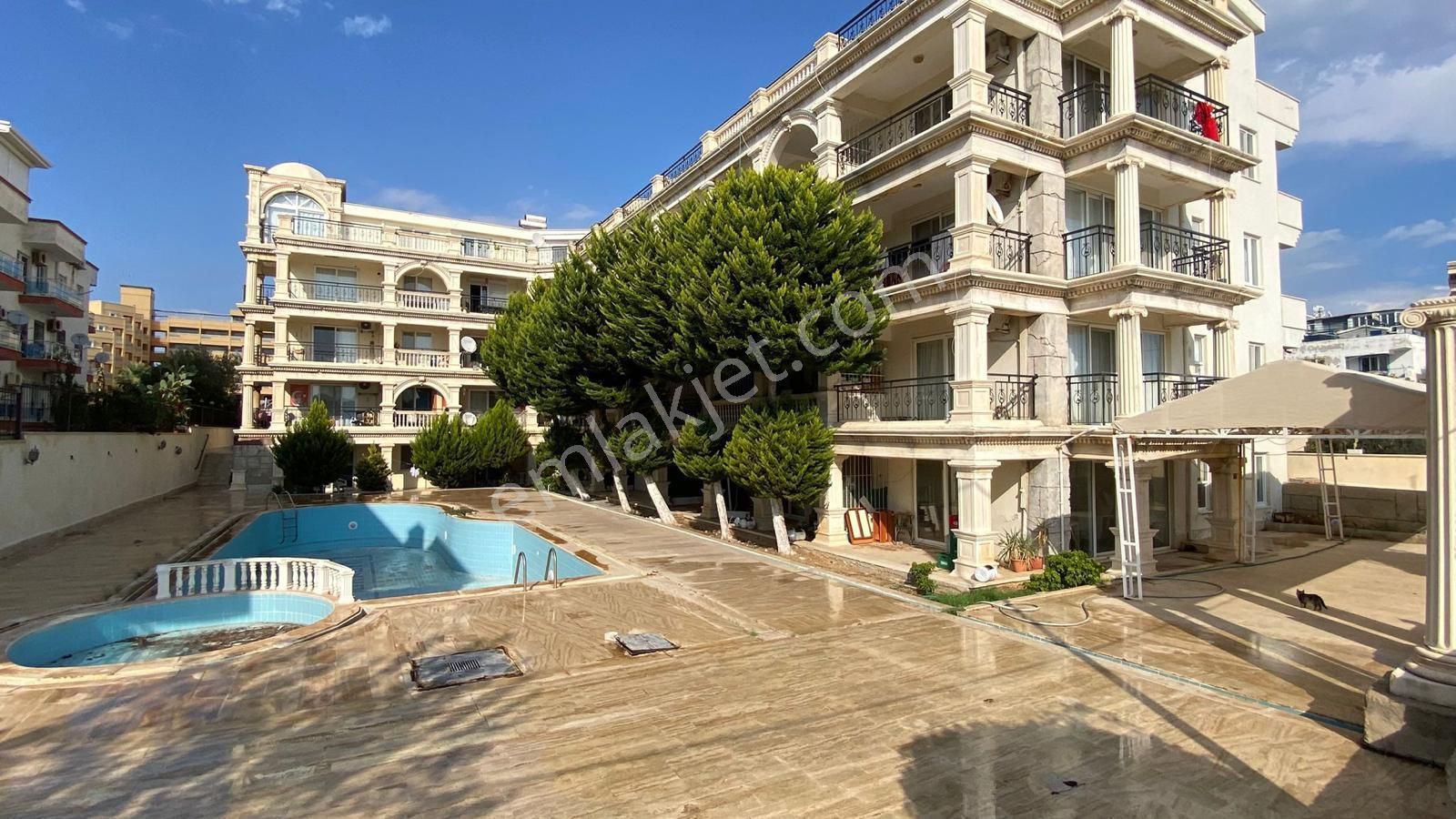 Didimde Denize Yakın Havuzlu Sitede 2+1 Daire