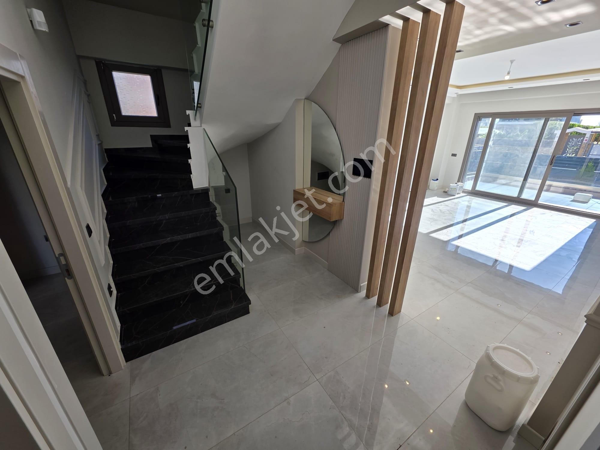 Irmaksudan Tasarımı İle Ğöz Kamaştıran 4+1 Havuzlu Lüks Villalar - Görsel 17