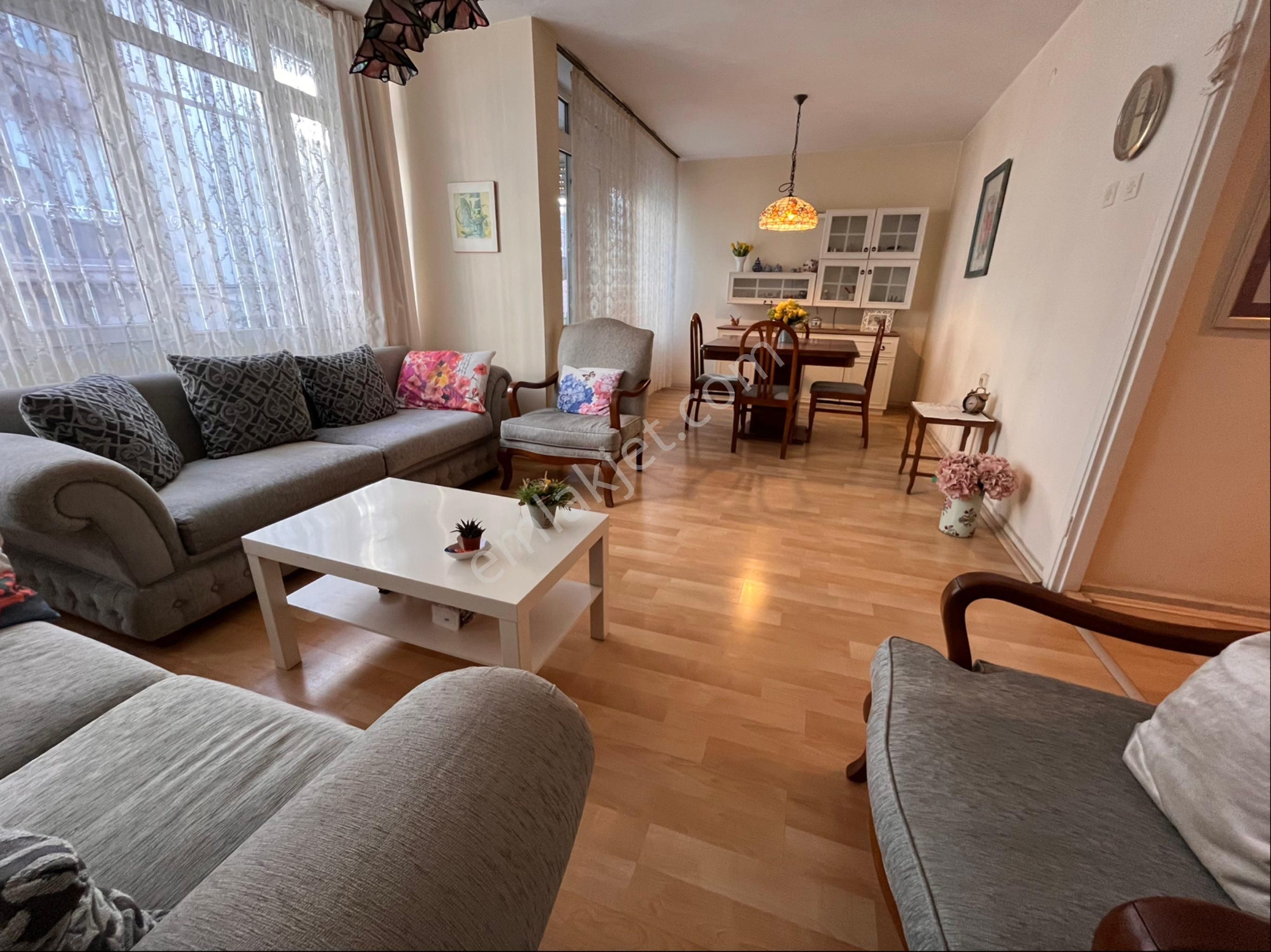 Metro Yakınında 2+1 90m2 Çift Cepheli Arakat Temiz Bakımlı Daire