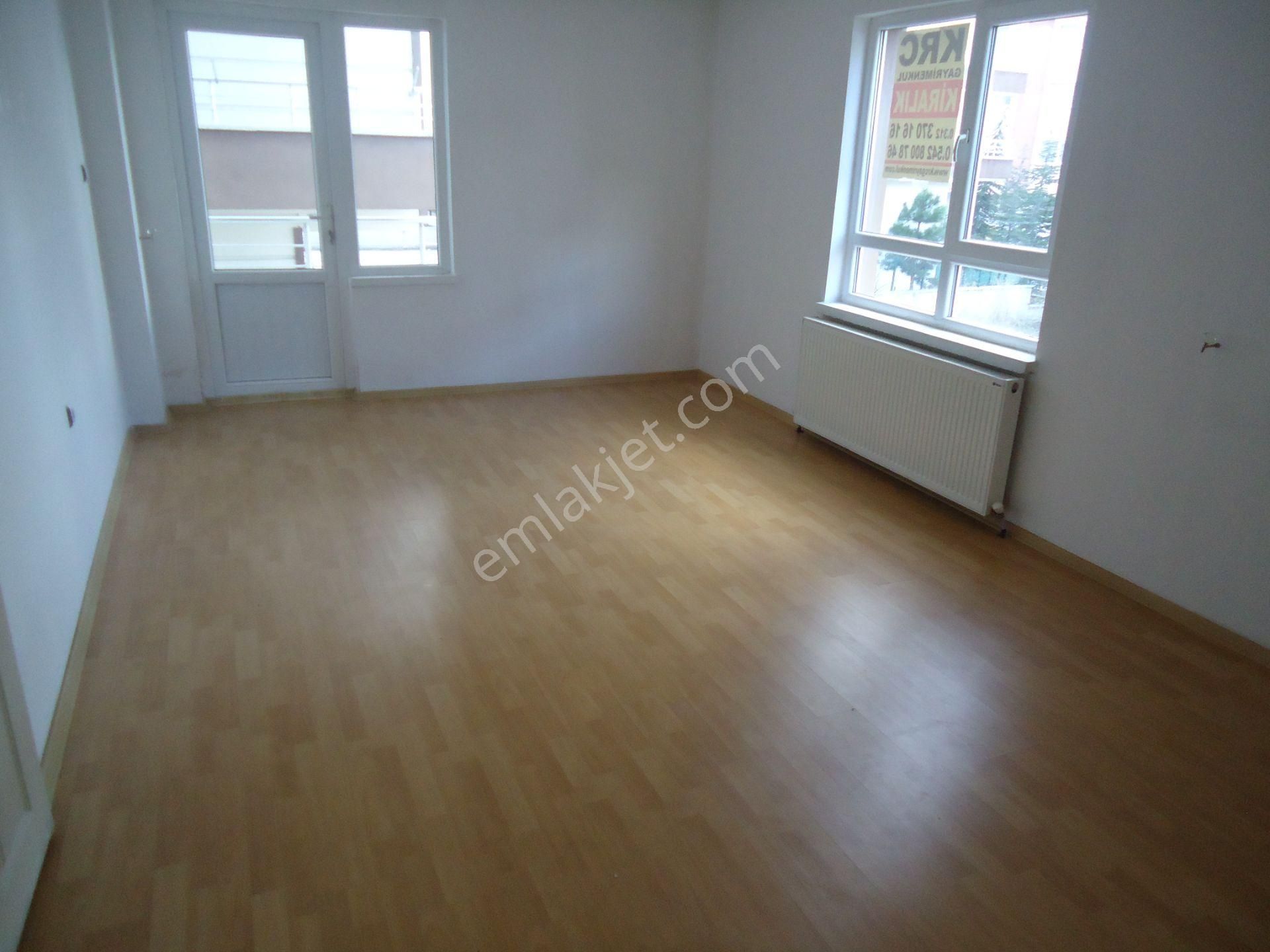 Krc'den Merkezi Konumda Cadde Üzerinde Kiralık Katta 3+1 Daire - Görsel 15