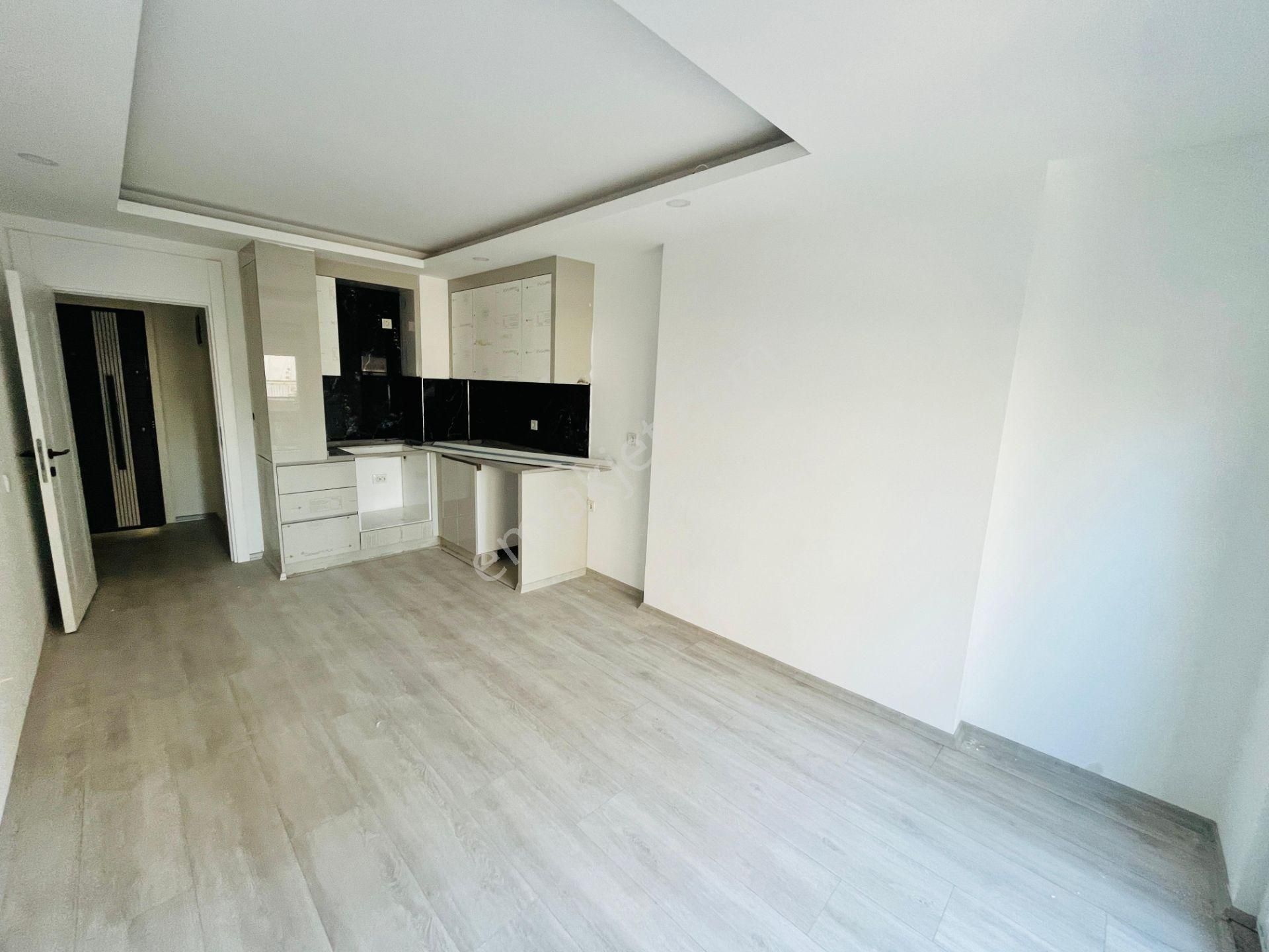 Cumhuriyet 'te Kat Ve Cephe Seçenekli Geniş 1+1 'ler - Görsel 3