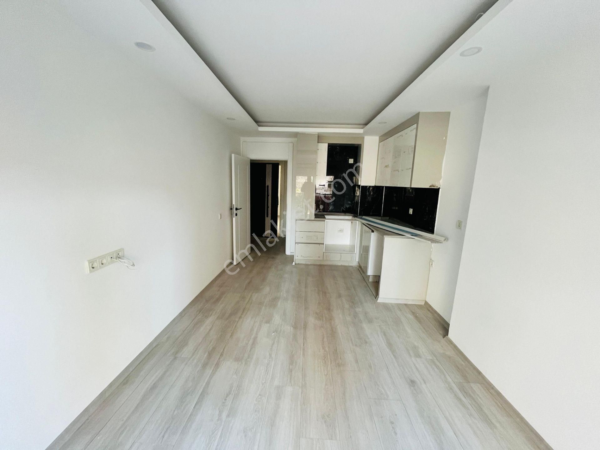 Cumhuriyet 'te Kat Ve Cephe Seçenekli Geniş 1+1 'ler - Görsel 4